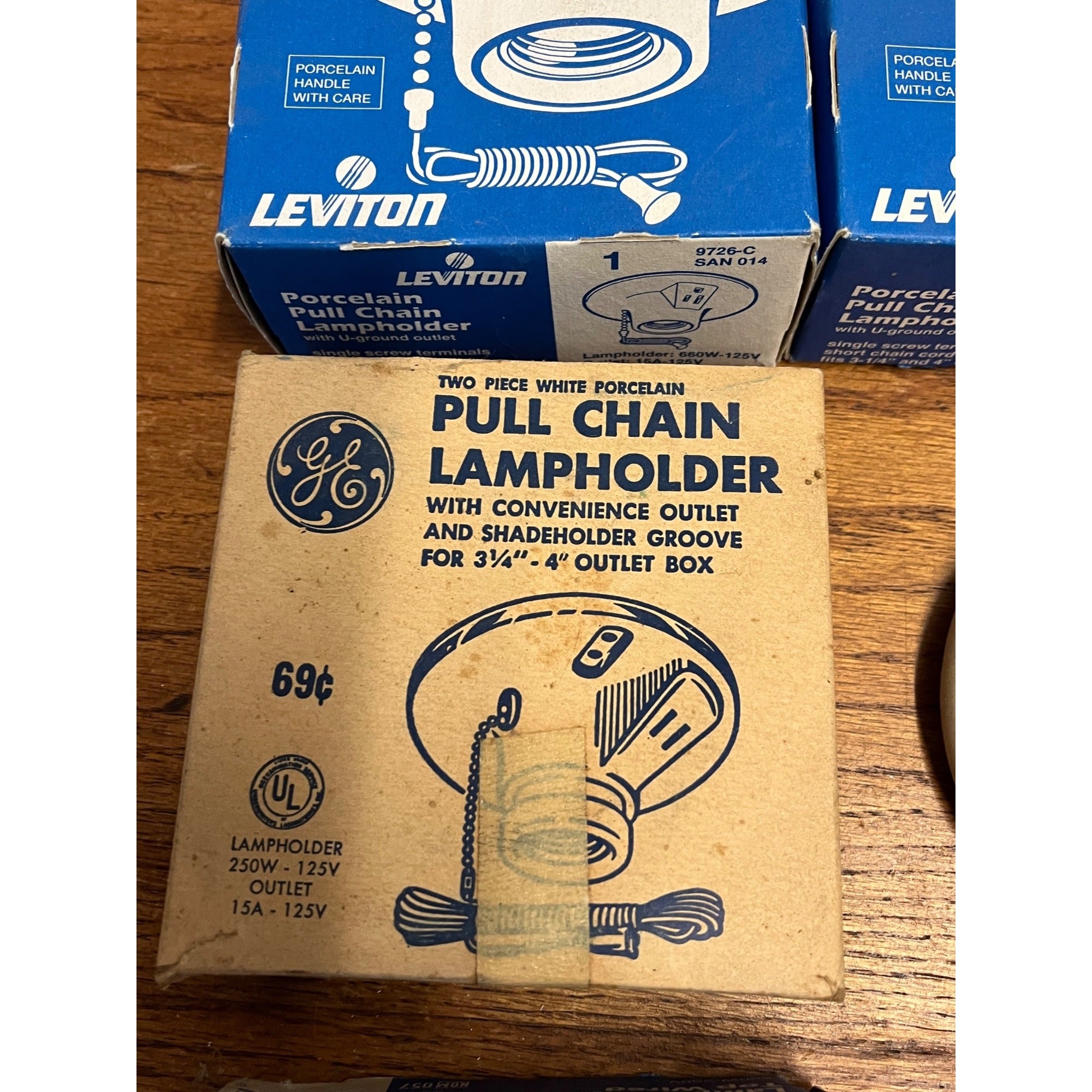 Lot Vintage Porcelain Pull Chain Lampholders Leviton GE Light Sockets