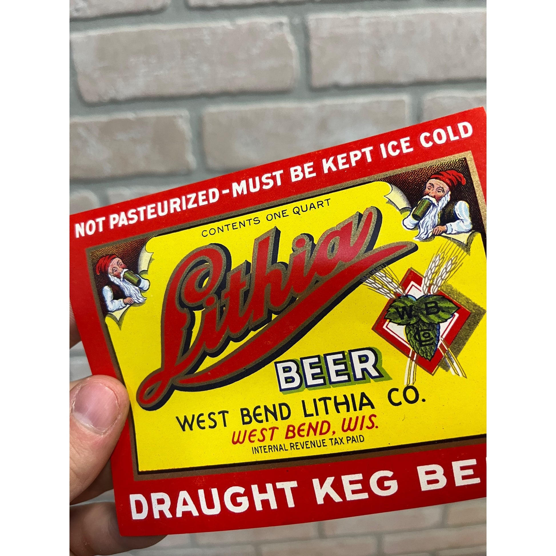 Lithia Draught Keg Beer Bottle IRTP Label West Bend Wisconsin QUART