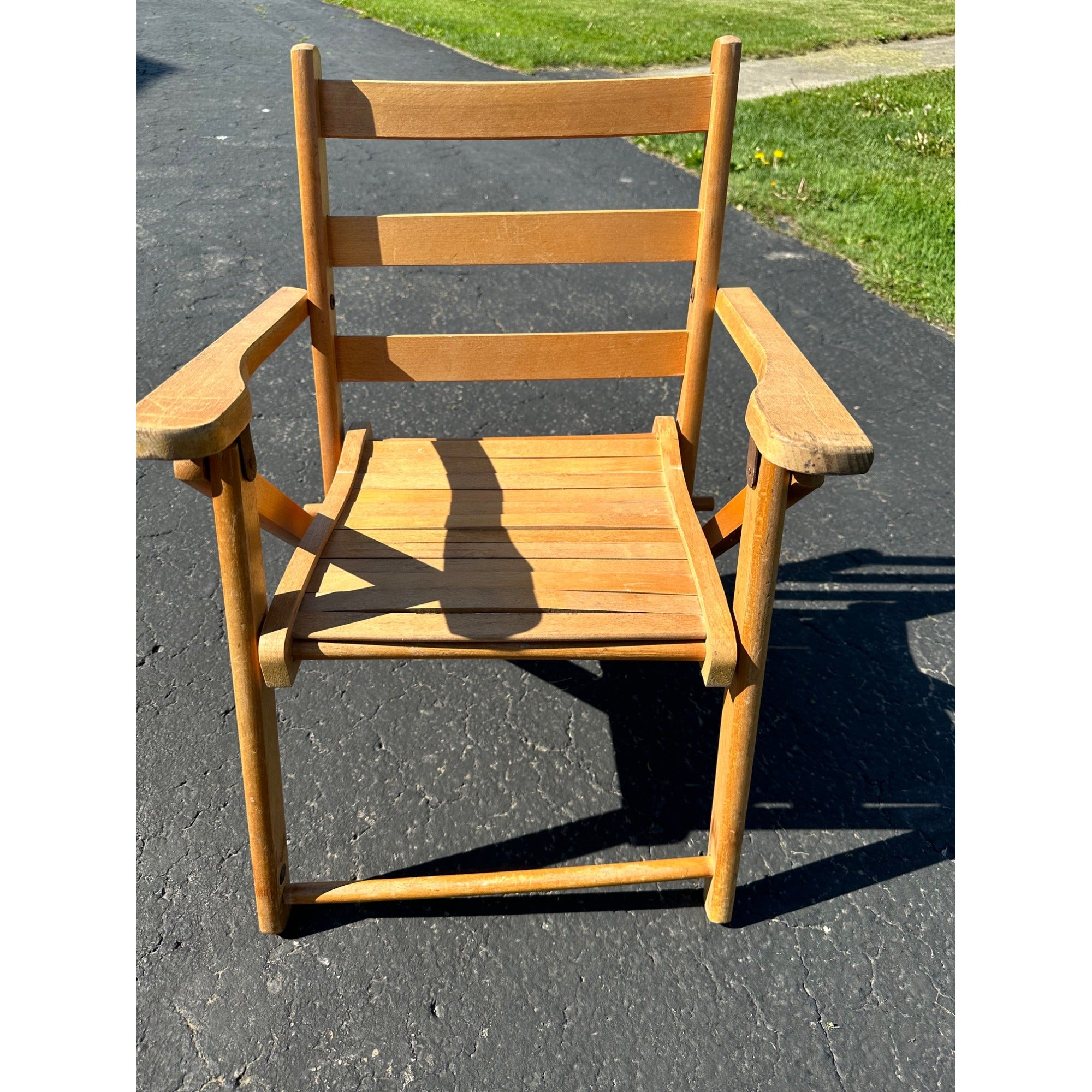 Vintage Child's Wooden Slat Folding Deck Lawn Beach Chair