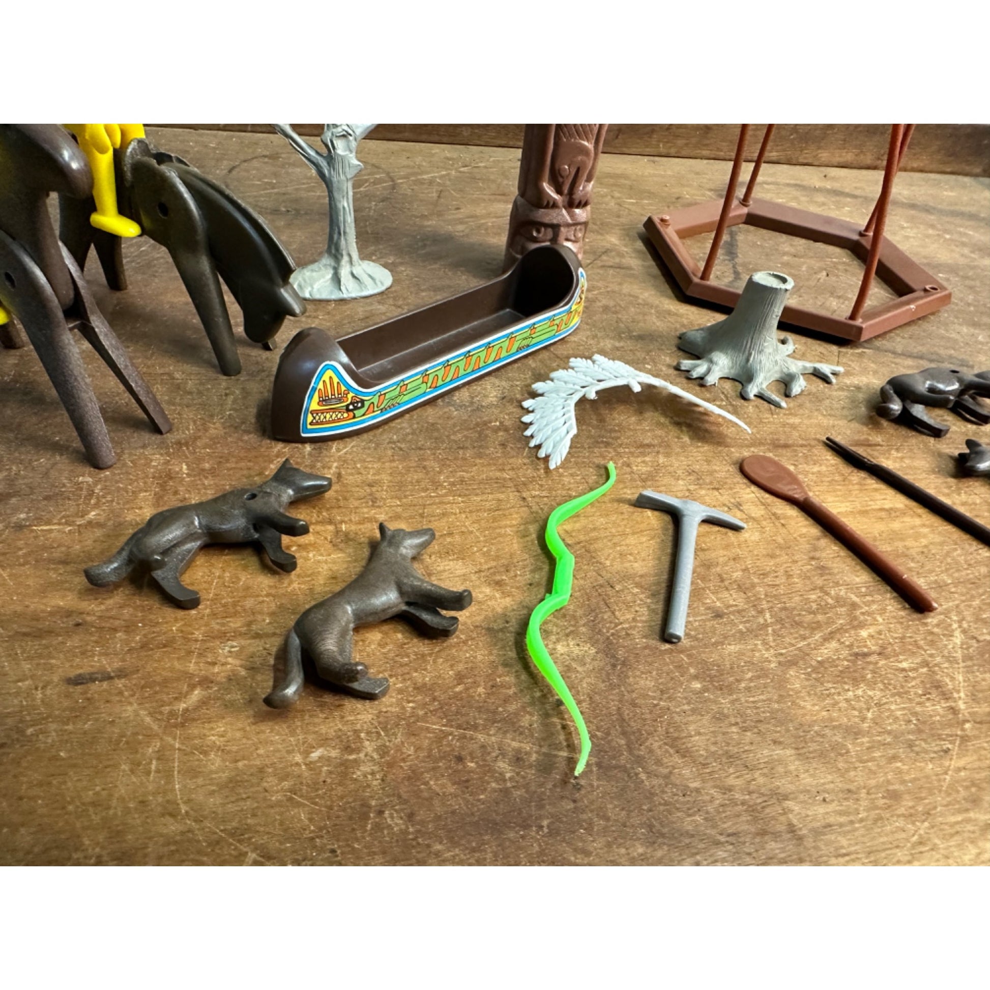 VINTAGE 1974 GEOBRA PLAYMOBIL INDIAN CAMP LOT, TEEPEE, CANOE, INDIAN, HORSE, TOTEM POLE