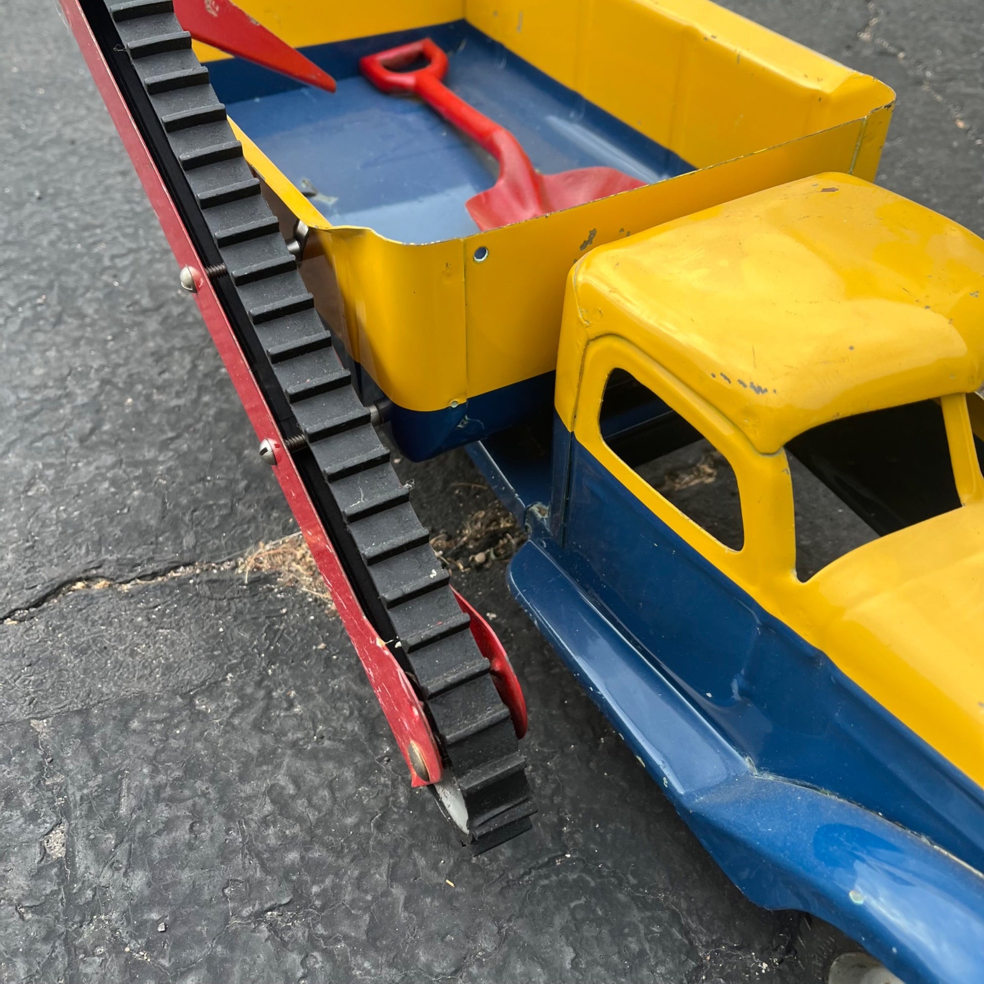 Vintage Buddy L International Sand Loader & Dump Truck 23" Pressed Steel Toy