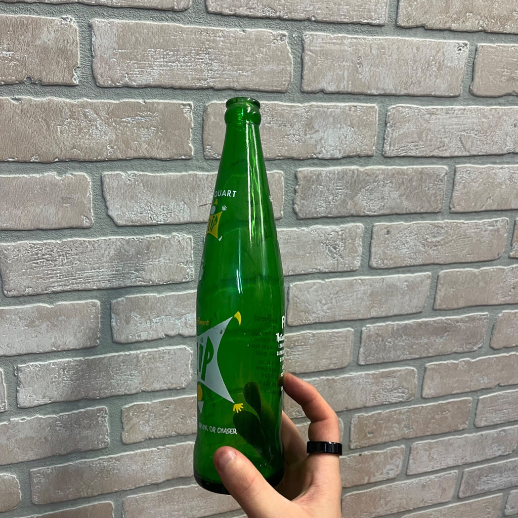Flip Soda Bottle. Dad's Bottling Co. of Chicago; 2-color ACL Half Quart size