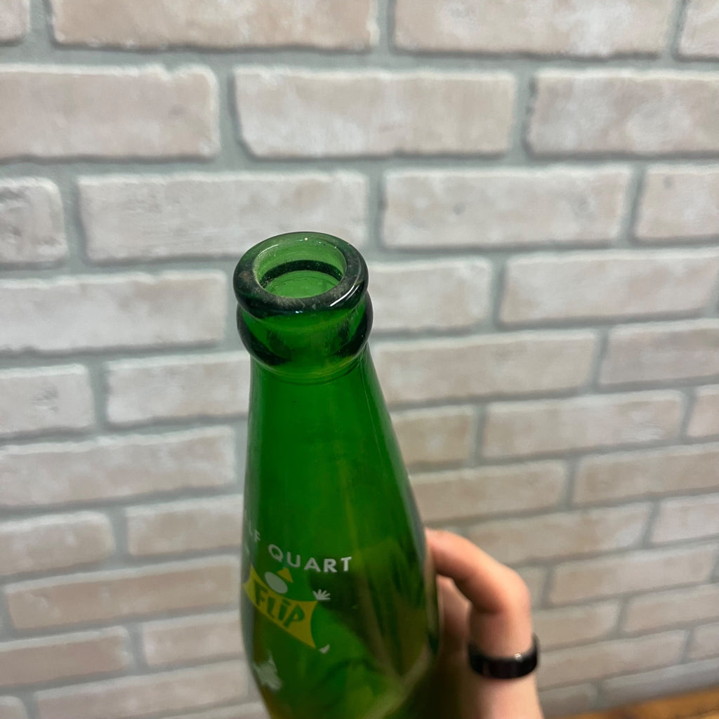 Flip Soda Bottle. Dad's Bottling Co. of Chicago; 2-color ACL Half Quart size