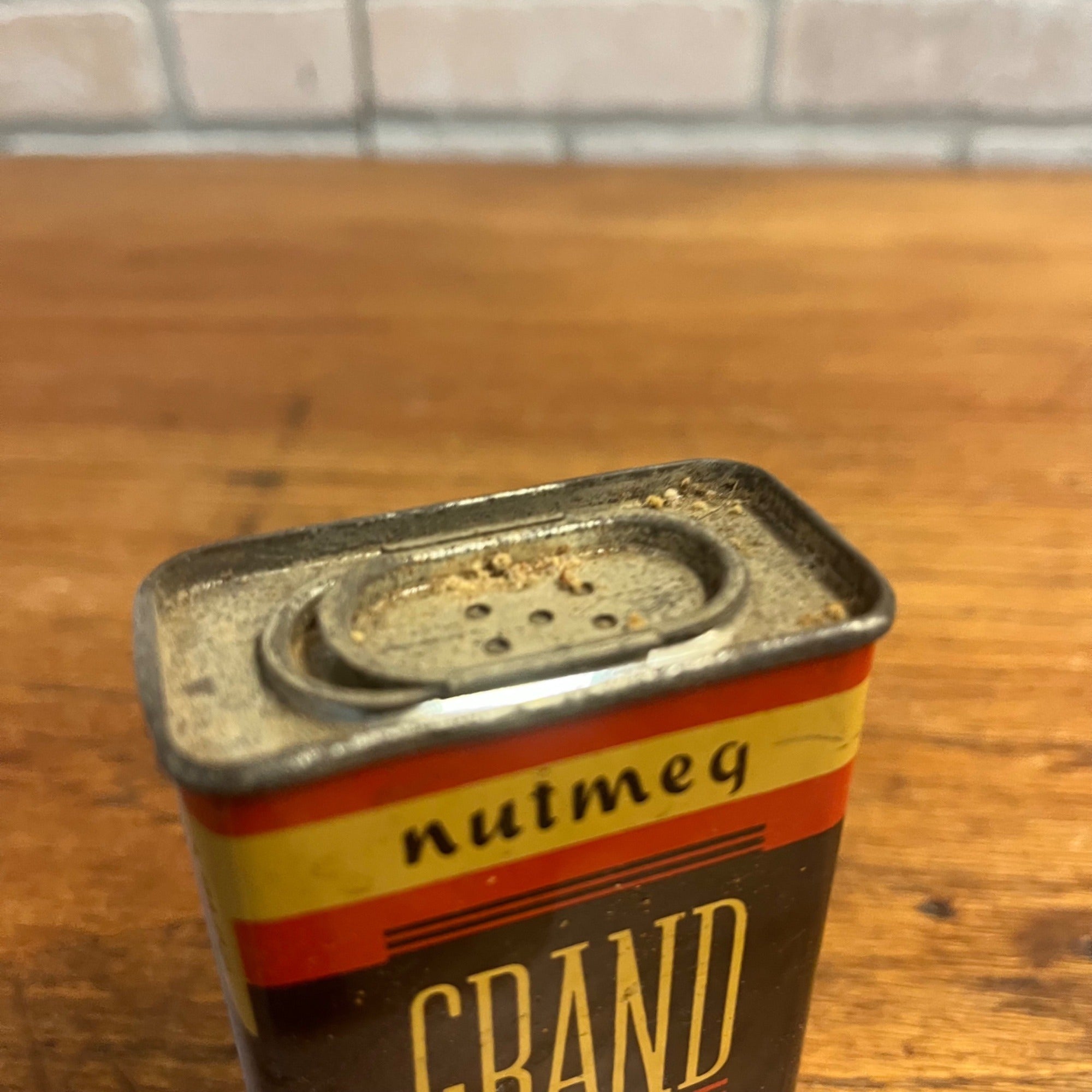 Vintage Grand Union Nutmeg Chicago New York Tea Co. Spice Tin Kitchen Decor