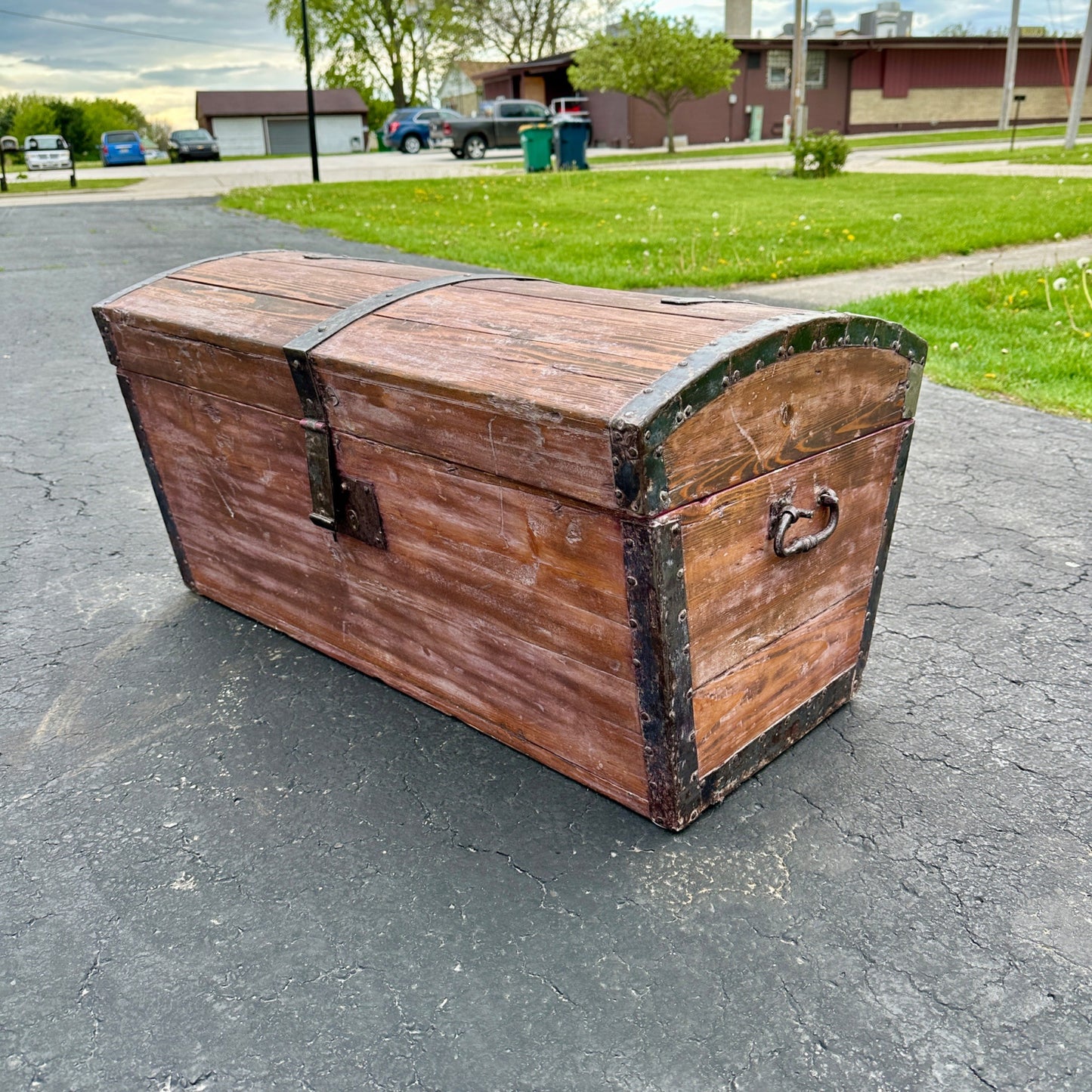 Antique Primitive Hunchback Immigrants Wooden Trunk w/ Key