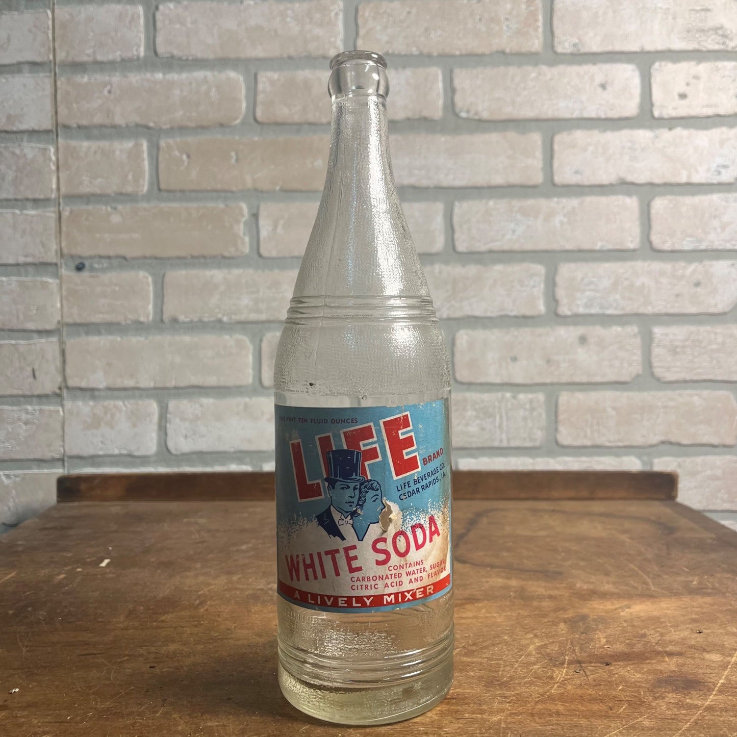 Vintage Life Beverage Co. Cedar Rapids Iowa 1 Pint 10oz Soda Glass Bottle Label