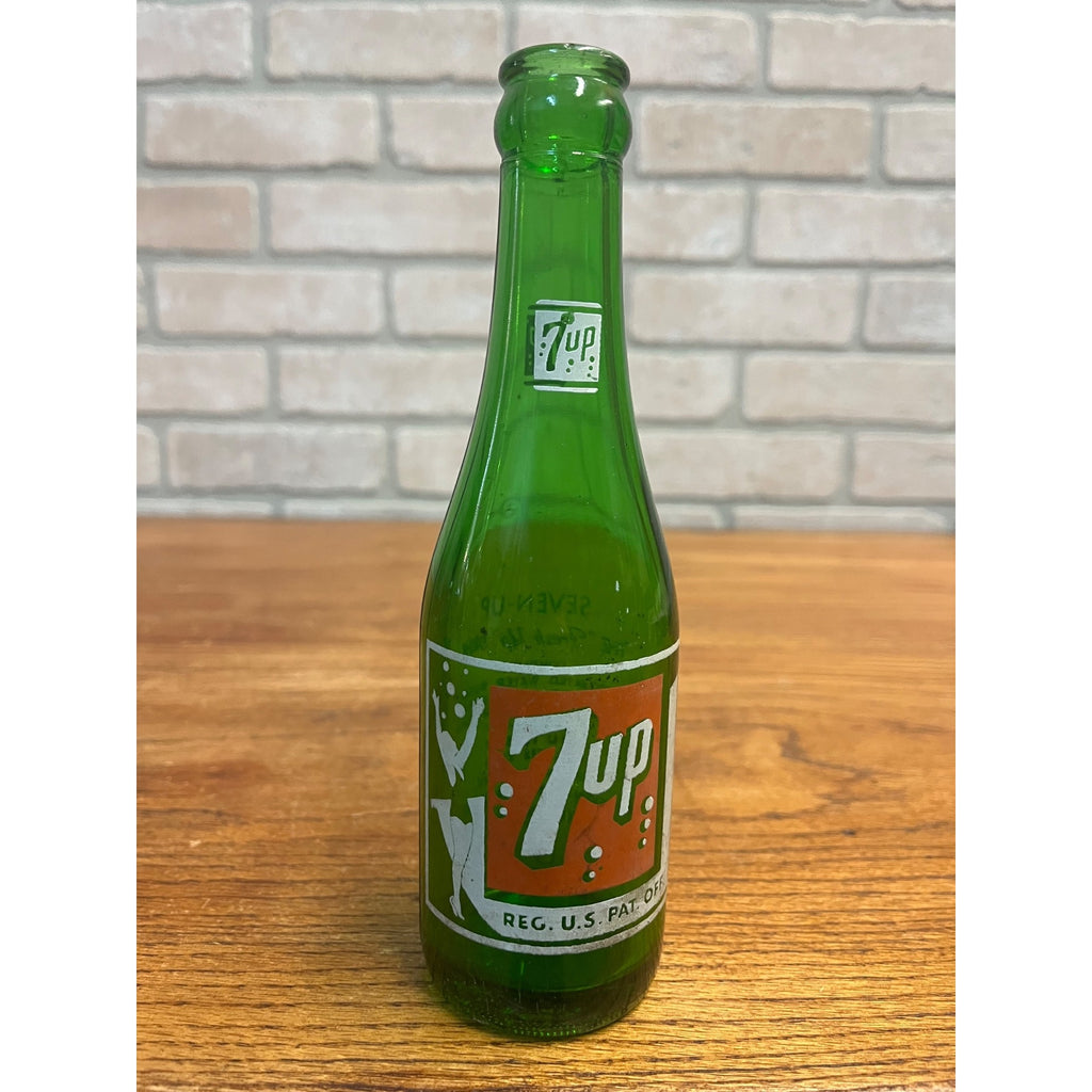 Vintage 1951 Seven-Up 7up ACL 7oz Soda Pop Bottle Milwaukee Wis Swimsuit Girl