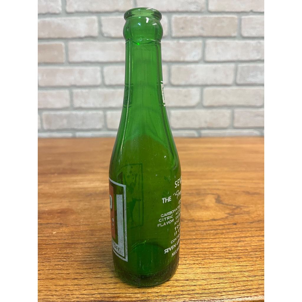 Vintage 1951 Seven-Up 7up ACL 7oz Soda Pop Bottle Milwaukee Wis Swimsuit Girl
