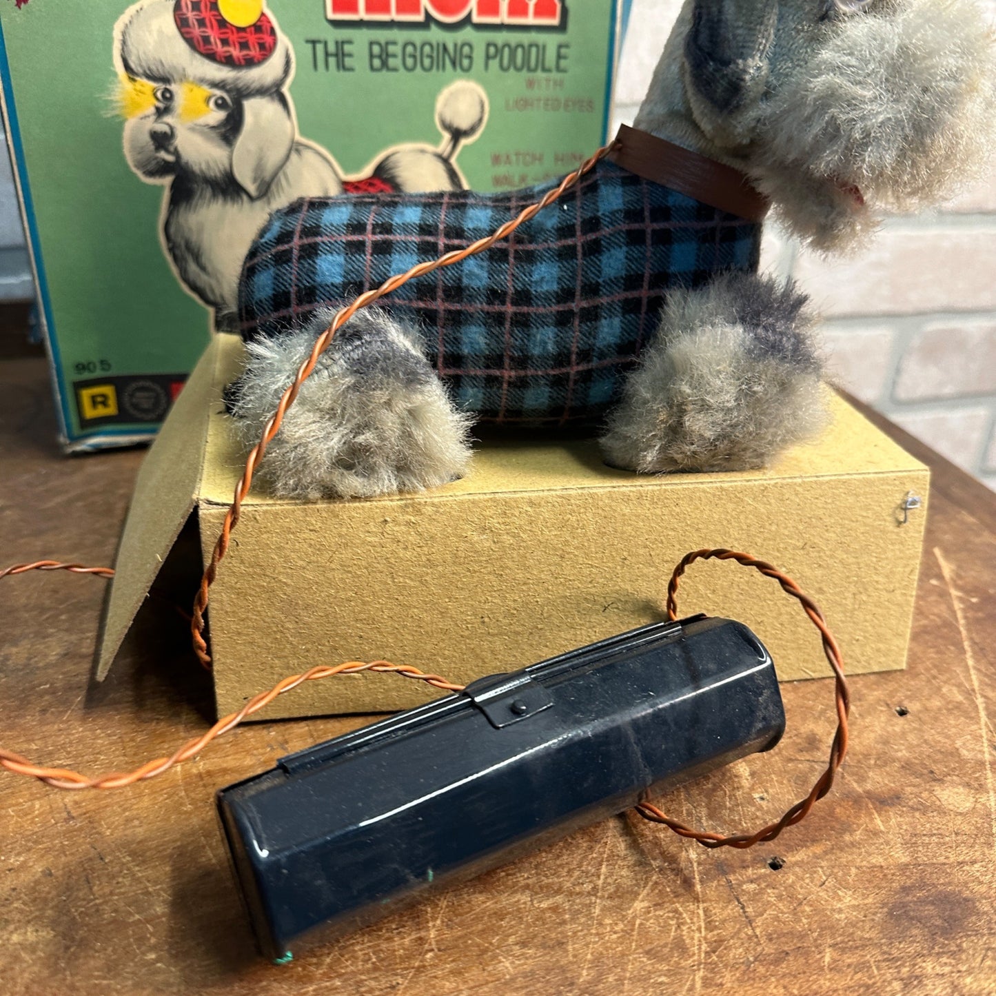VINTAGE ROSKO RICKI THE BEGGING POODLE BATTERY OPERATED 1960'S ~ BOXED