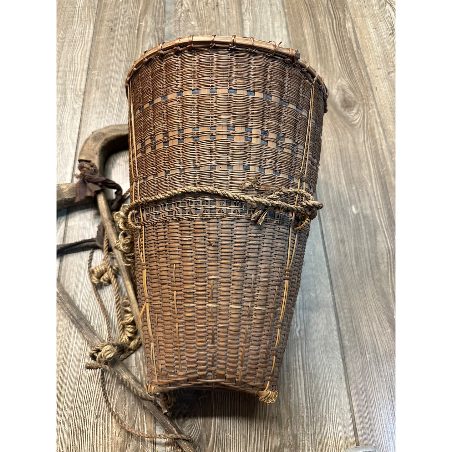 VIntage Native Indian Woven Gathering Trappers Hunting Back Pack Basket w/ Straps