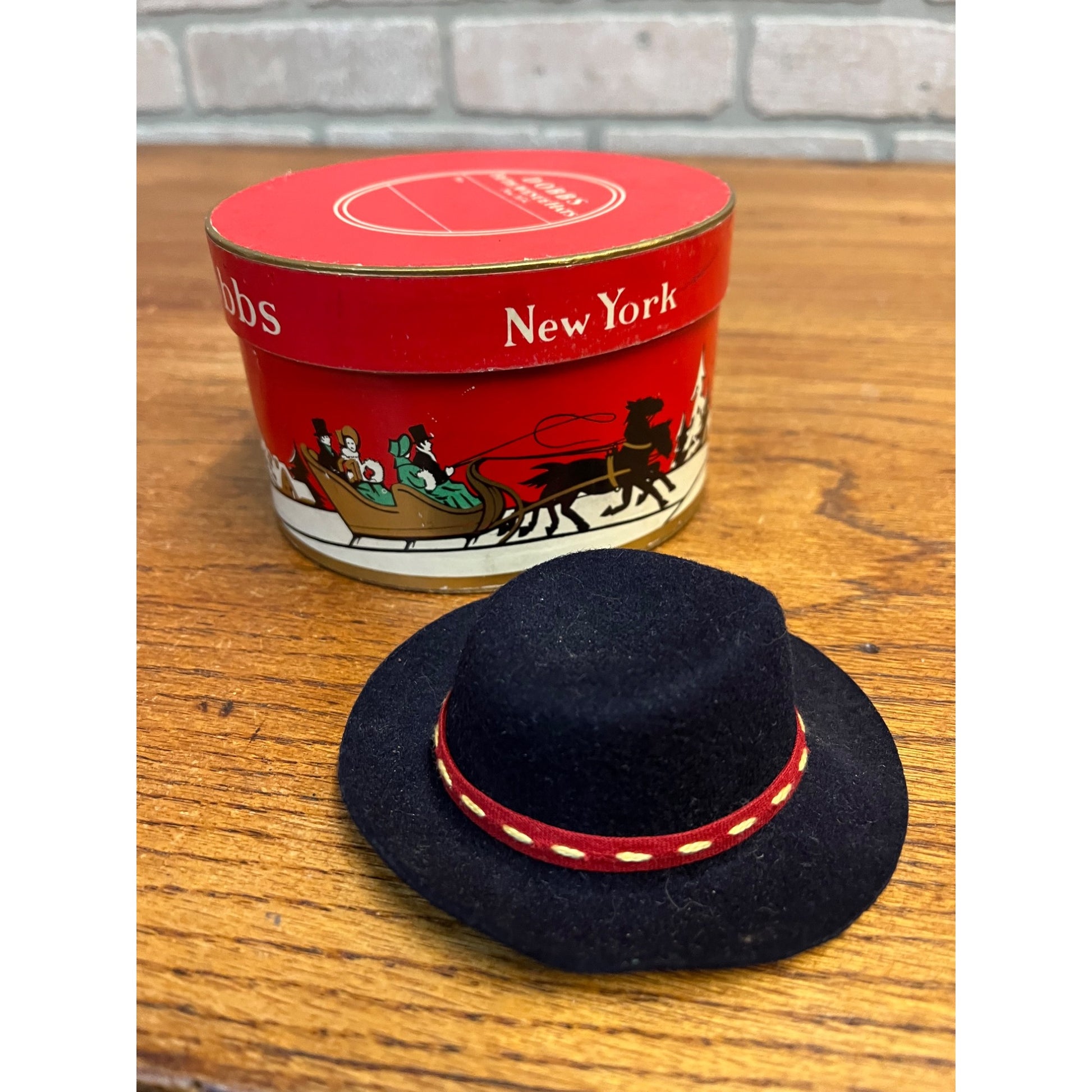 Antique Dobbs Fifth Avenue Salesman Sample Hat + Christmas Scene Box