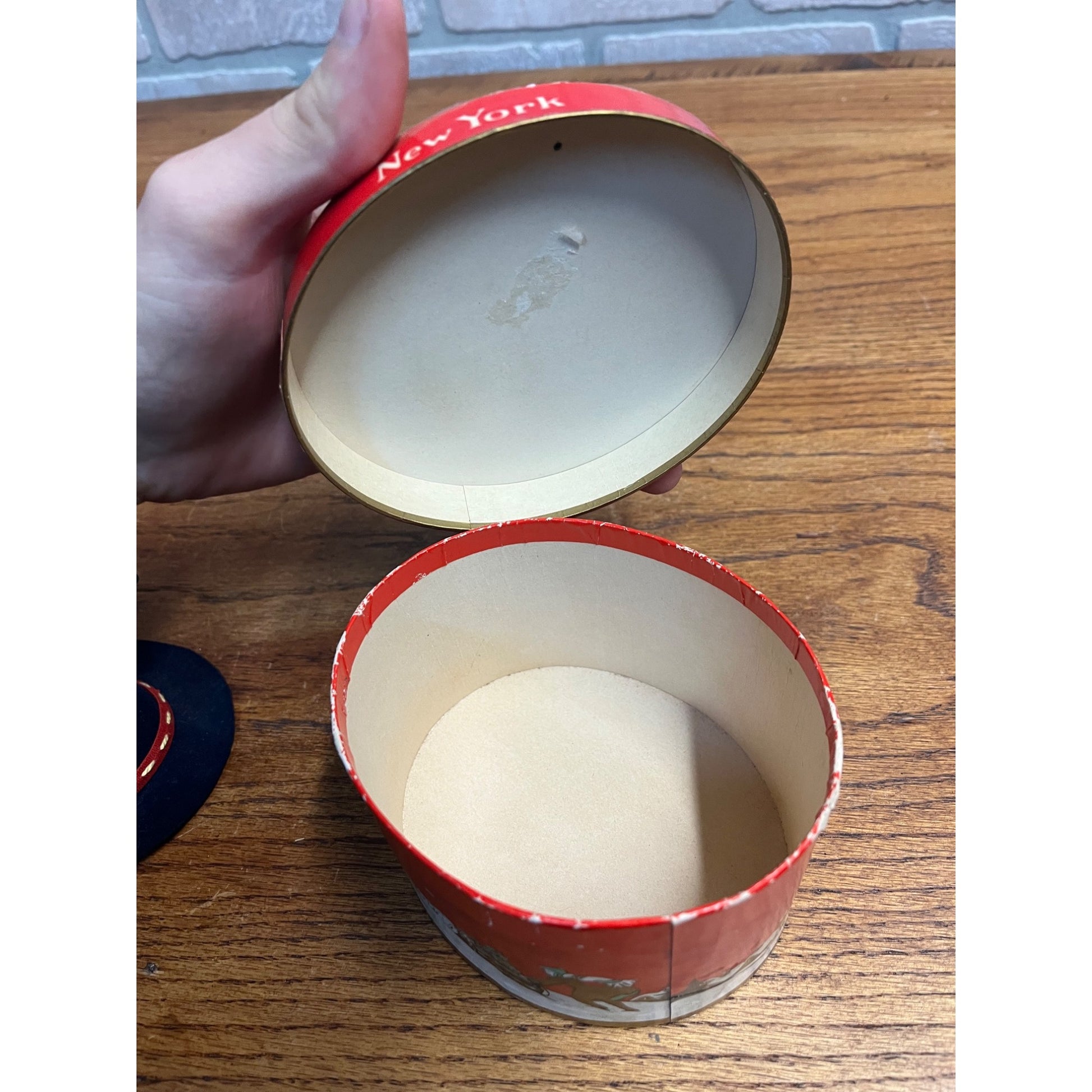 Antique Dobbs Fifth Avenue Salesman Sample Hat + Christmas Scene Box