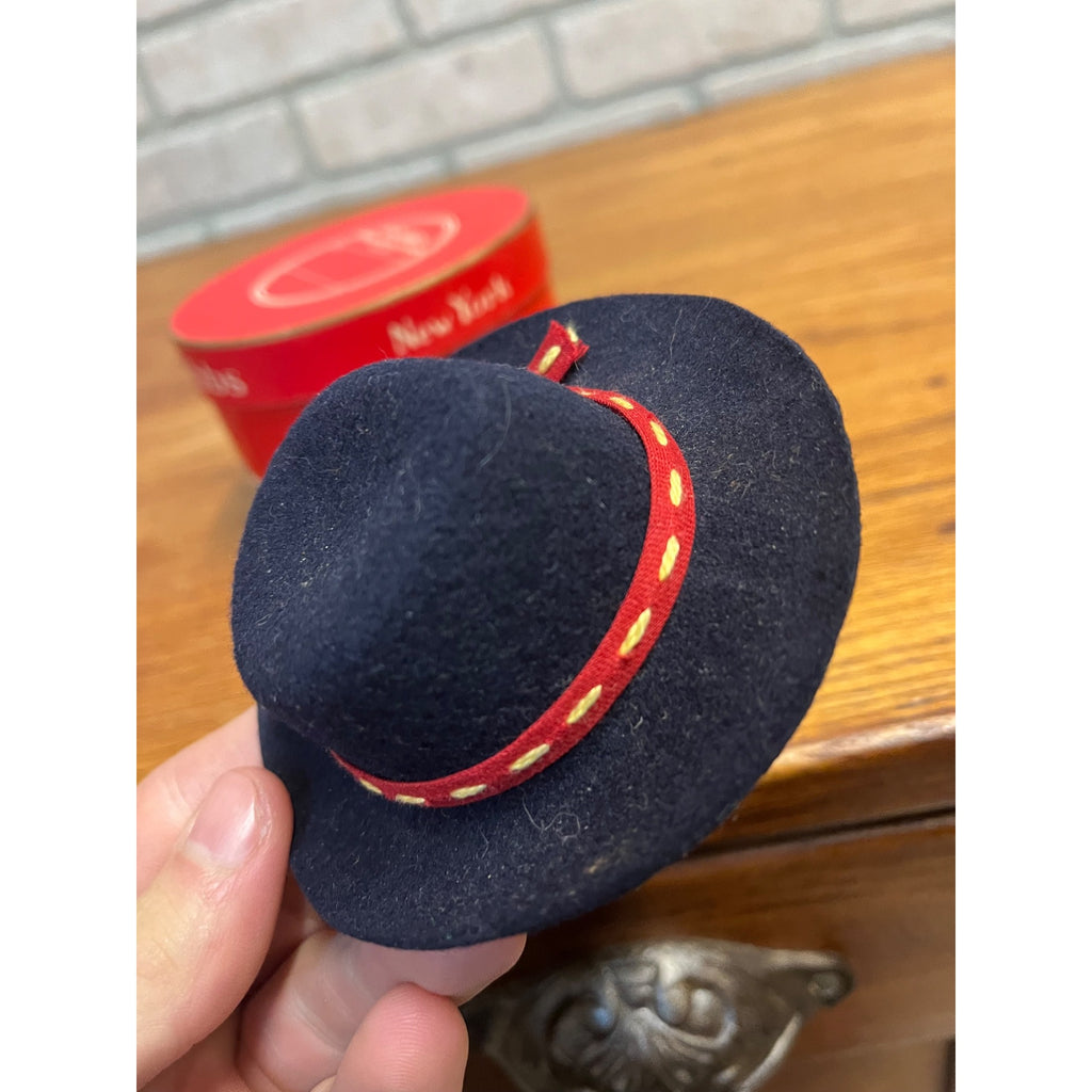 Antique Dobbs Fifth Avenue Salesman Sample Hat + Christmas Scene Box