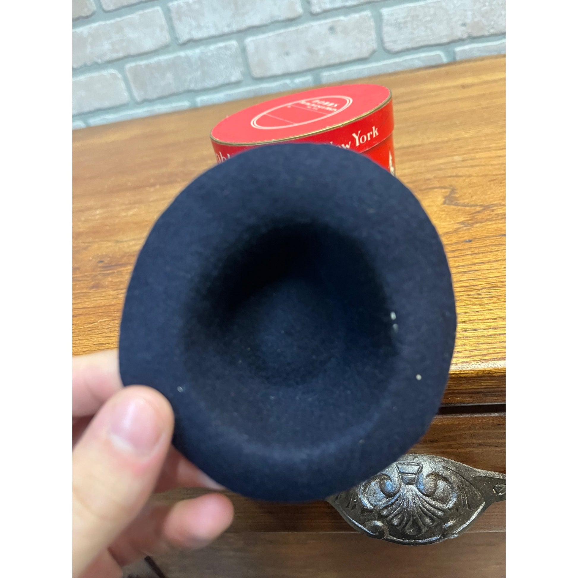 Antique Dobbs Fifth Avenue Salesman Sample Hat + Christmas Scene Box