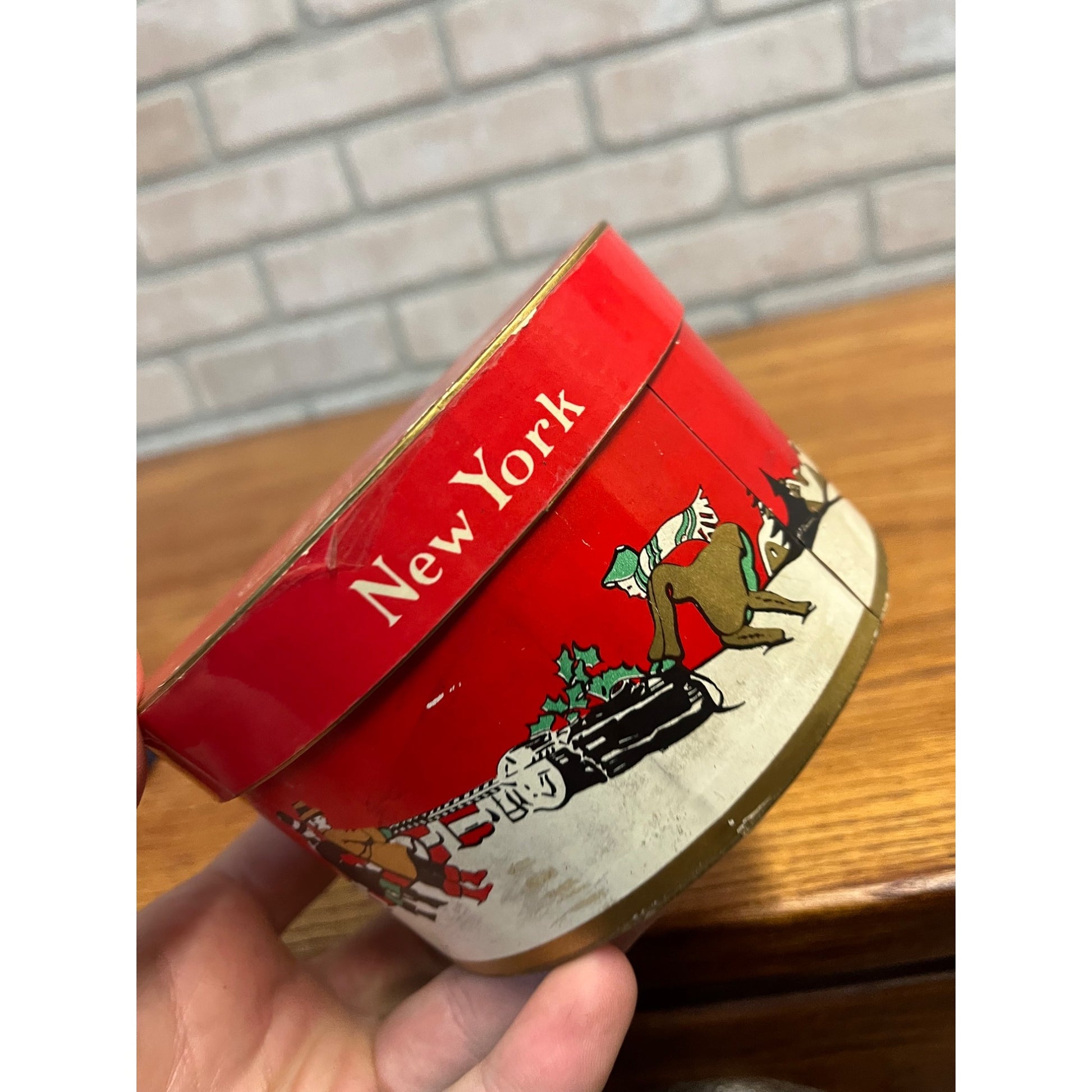 Antique Dobbs Fifth Avenue Salesman Sample Hat + Christmas Scene Box