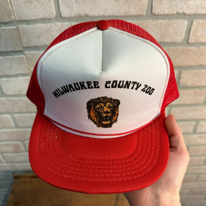 VINTAGE RED MILWAUKEE COUINTY ZOO LION RETRO SNAPBACK HAT