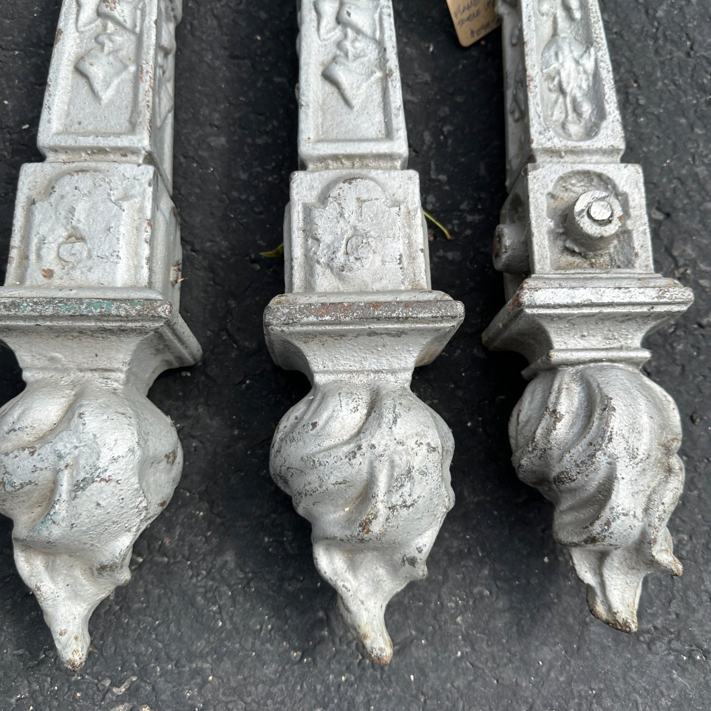 ANTIQUE 1800S CAST IRON FLAME FINIALS SHORT FENCE / HITCHING POSTS LOT (4) BOLLARDS