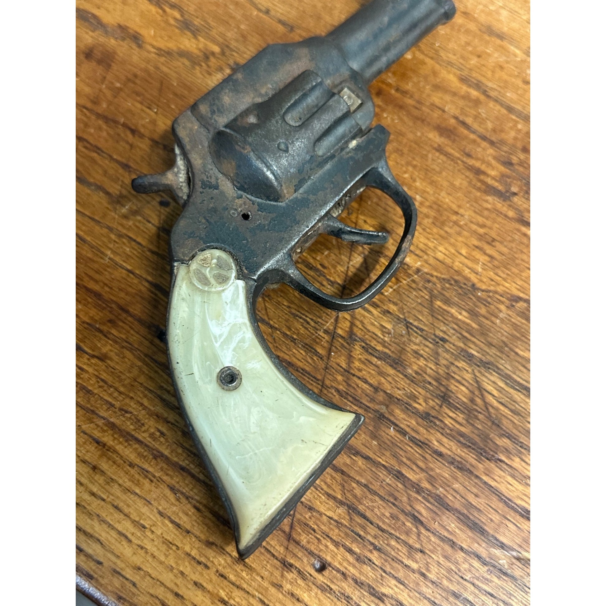 Vintage 1930s Kilgore Lone Ranger Cap Gun Revolver Hi-Ho Silver Cast Toy