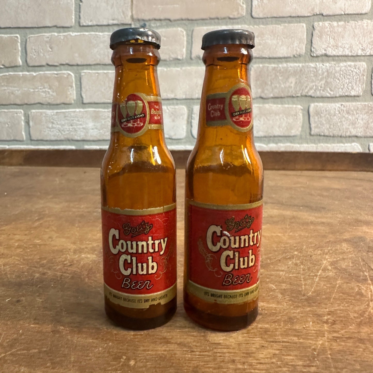 VINTAGE GOETZ "COUNTRY CLUB" BEER MINI BOTTLE SALT & PEPPER SET