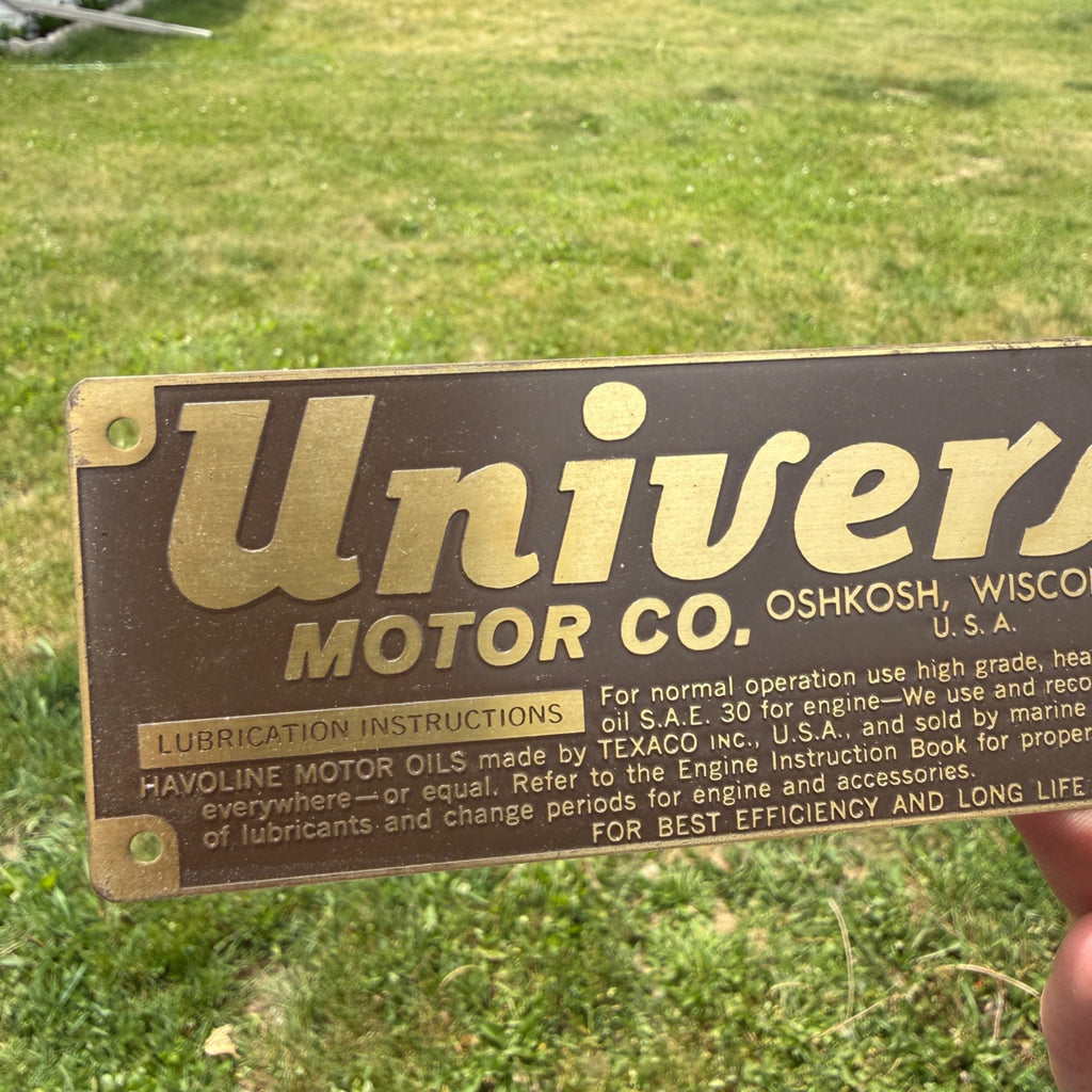 Vtg Universal Marine Motor v-8 Brass Identification Plaque Oshkosh Wis.