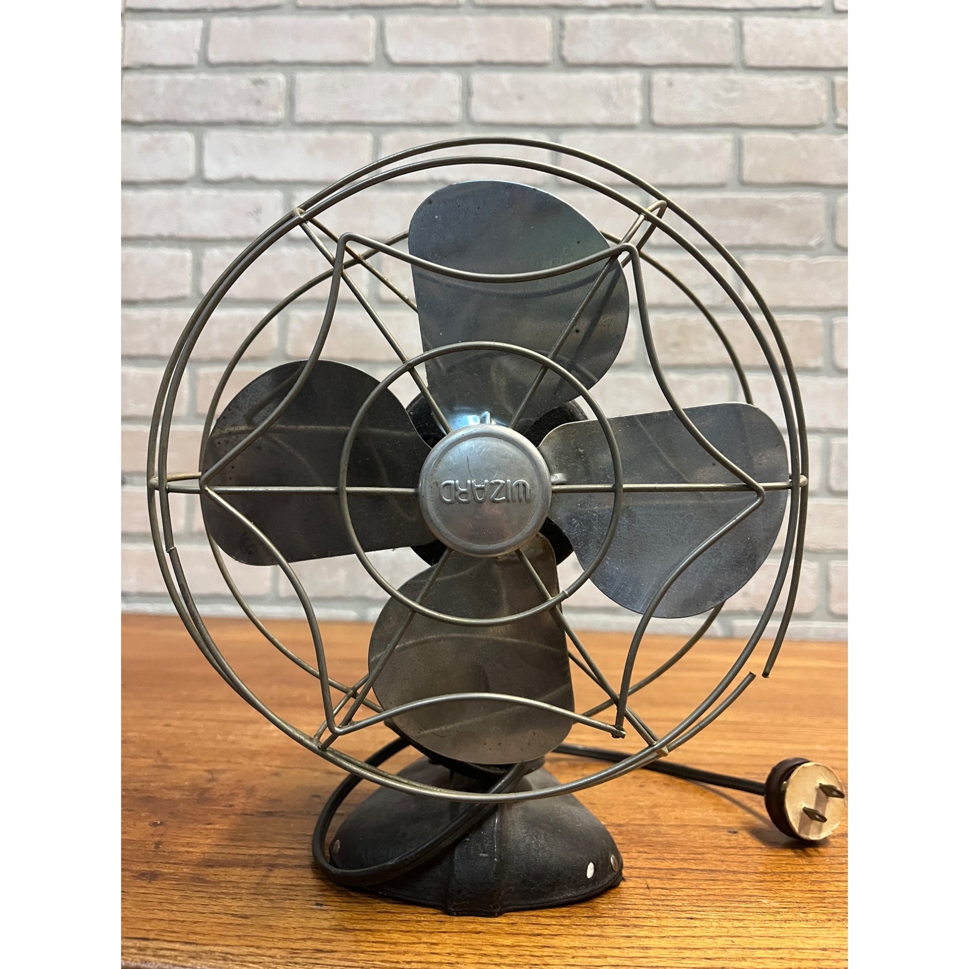 Vintage WIZARD Single Speed Model 1100J Tabletop Fan Metal Tested Runs 10"