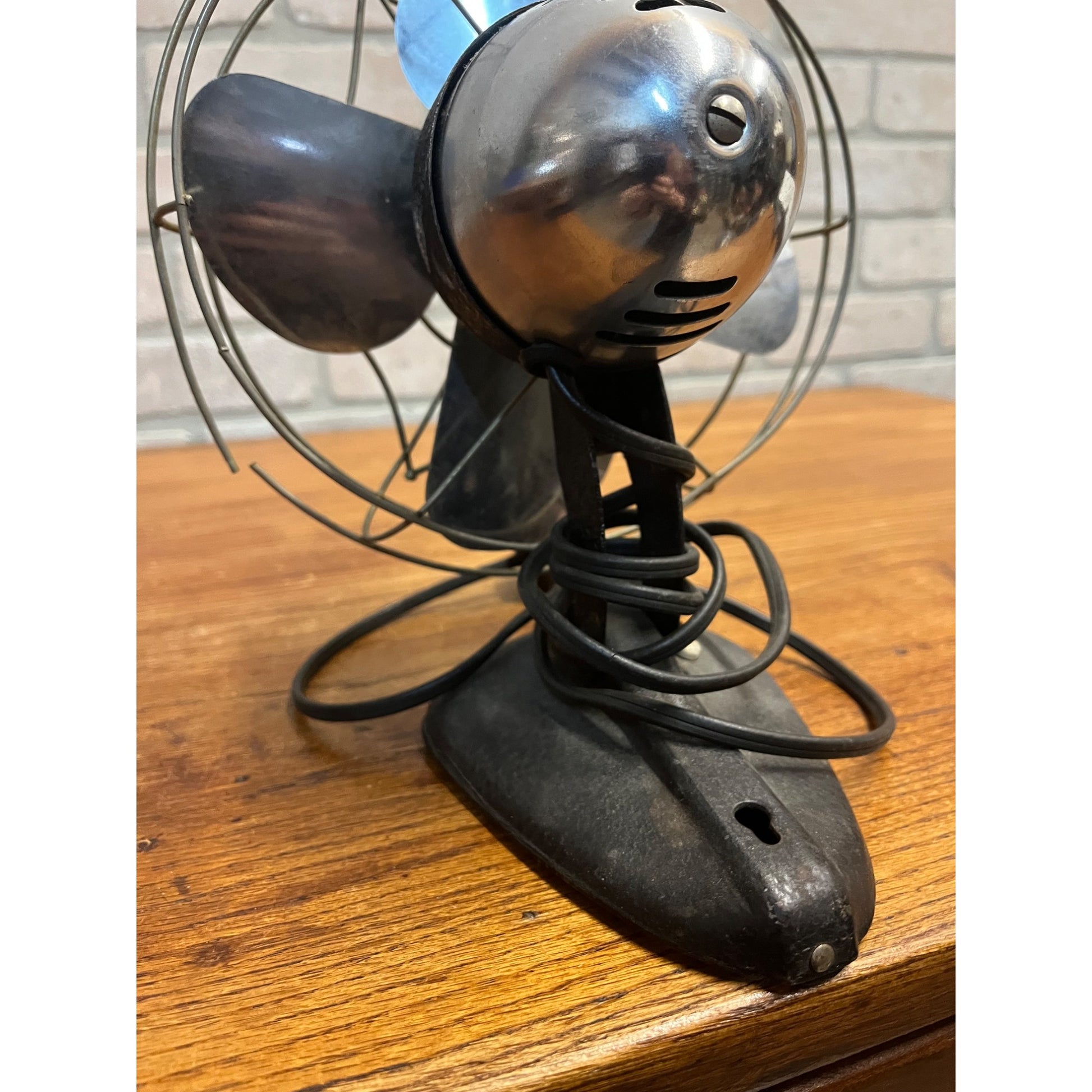 Vintage WIZARD Single Speed Model 1100J Tabletop Fan Metal Tested Runs 10"
