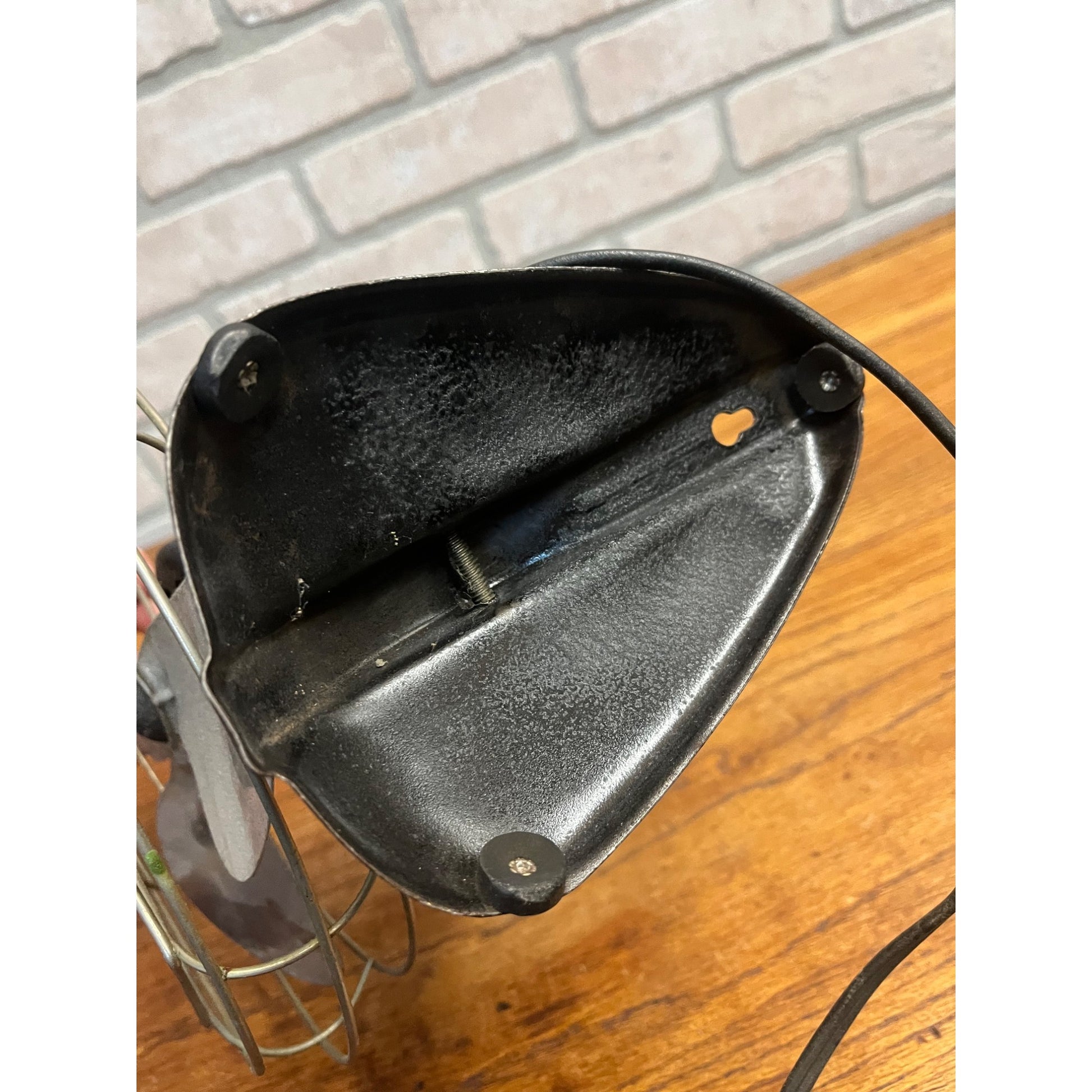 Vintage WIZARD Single Speed Model 1100J Tabletop Fan Metal Tested Runs 10"