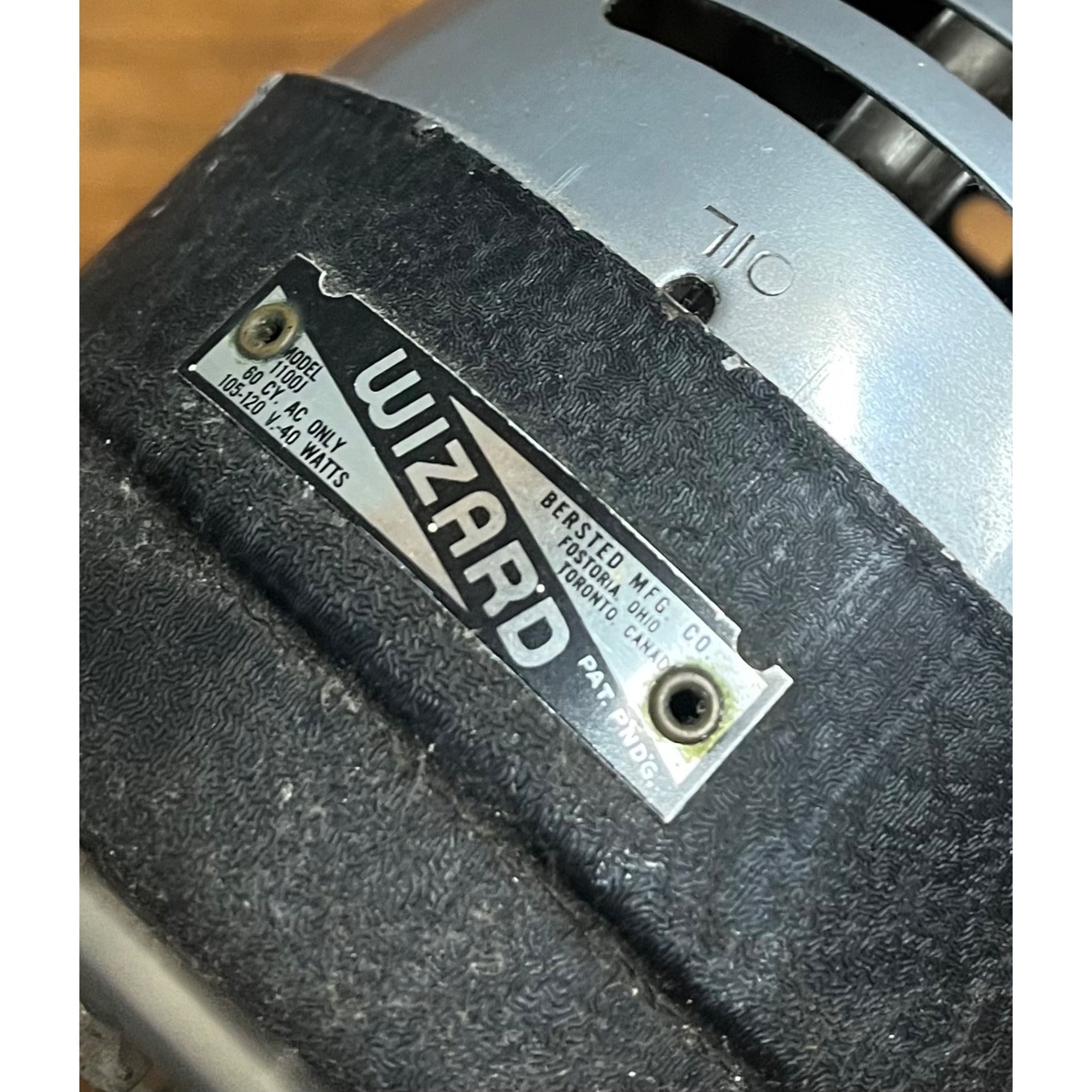 Vintage WIZARD Single Speed Model 1100J Tabletop Fan Metal Tested Runs 10"