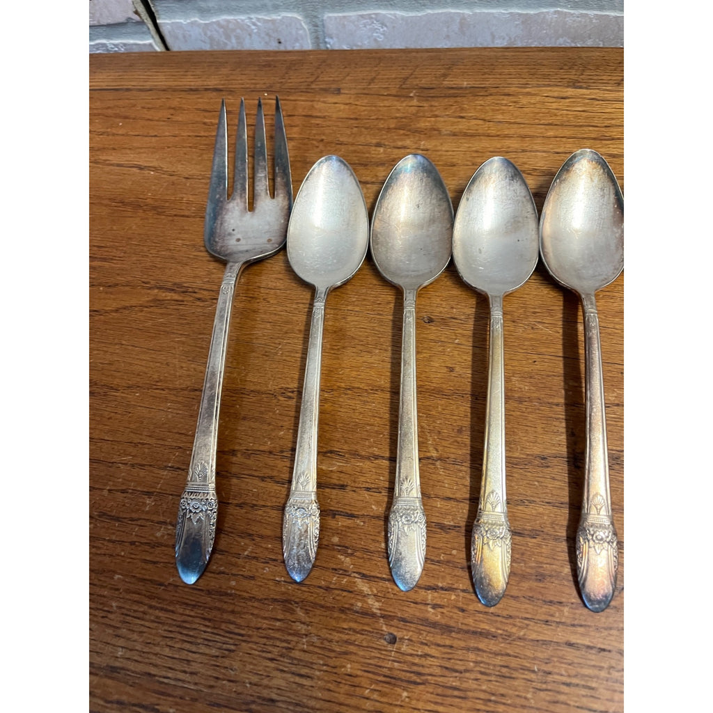 Vintage Rogers 1847 Flatware Service for (8) First Love Pattern Silverplate 56pc