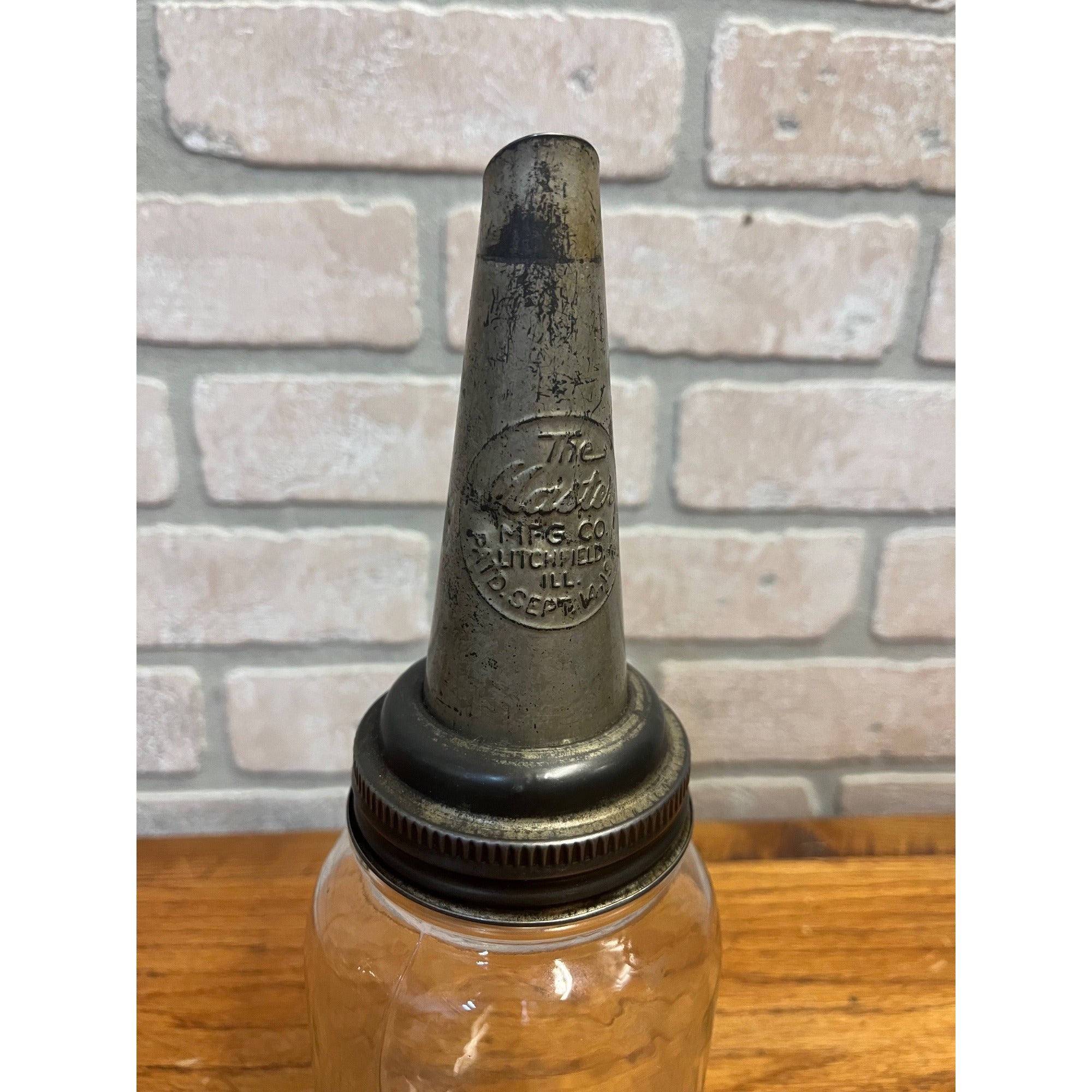 Vintage The Master Glass Oil Jar With Original Metal Pour Spout MFG Co. Litchfield, Illinois 1926
