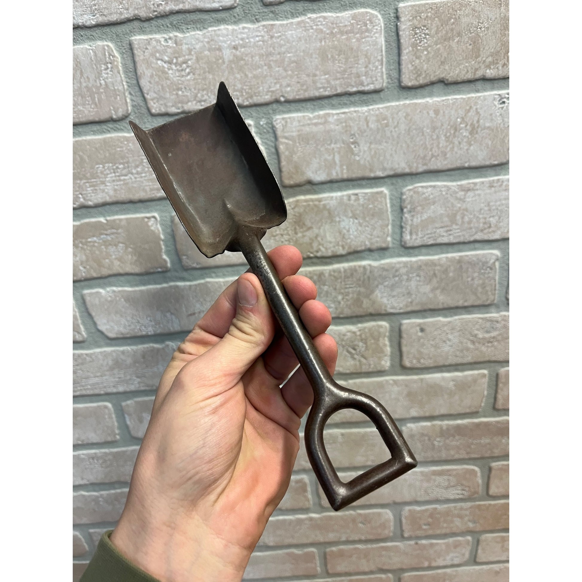 Vintage 1930s Toy Metal Pressed Steel Sand Shovel Scoop 9.5" Heavy Duty