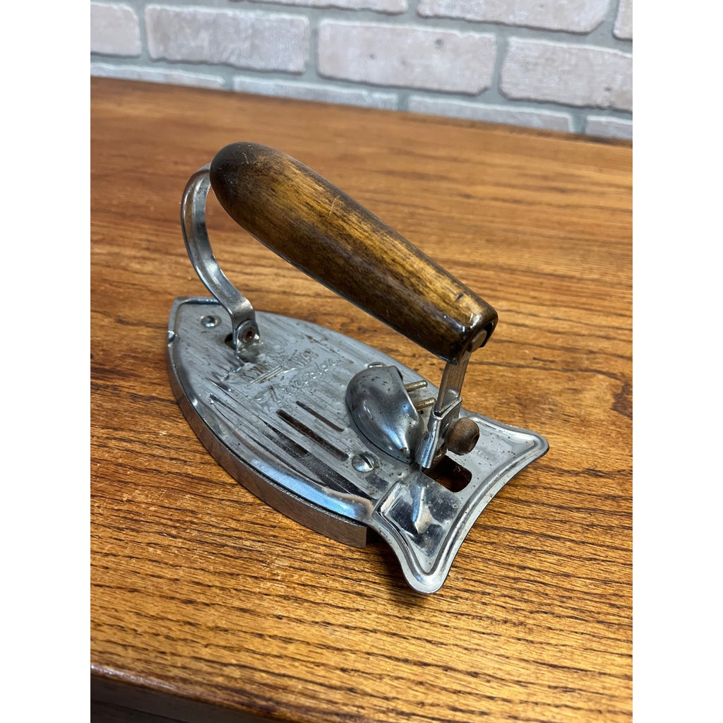 Vintage 1930s Art Deco Kwik Way Traveler Clothes Iron w/Wood Handle