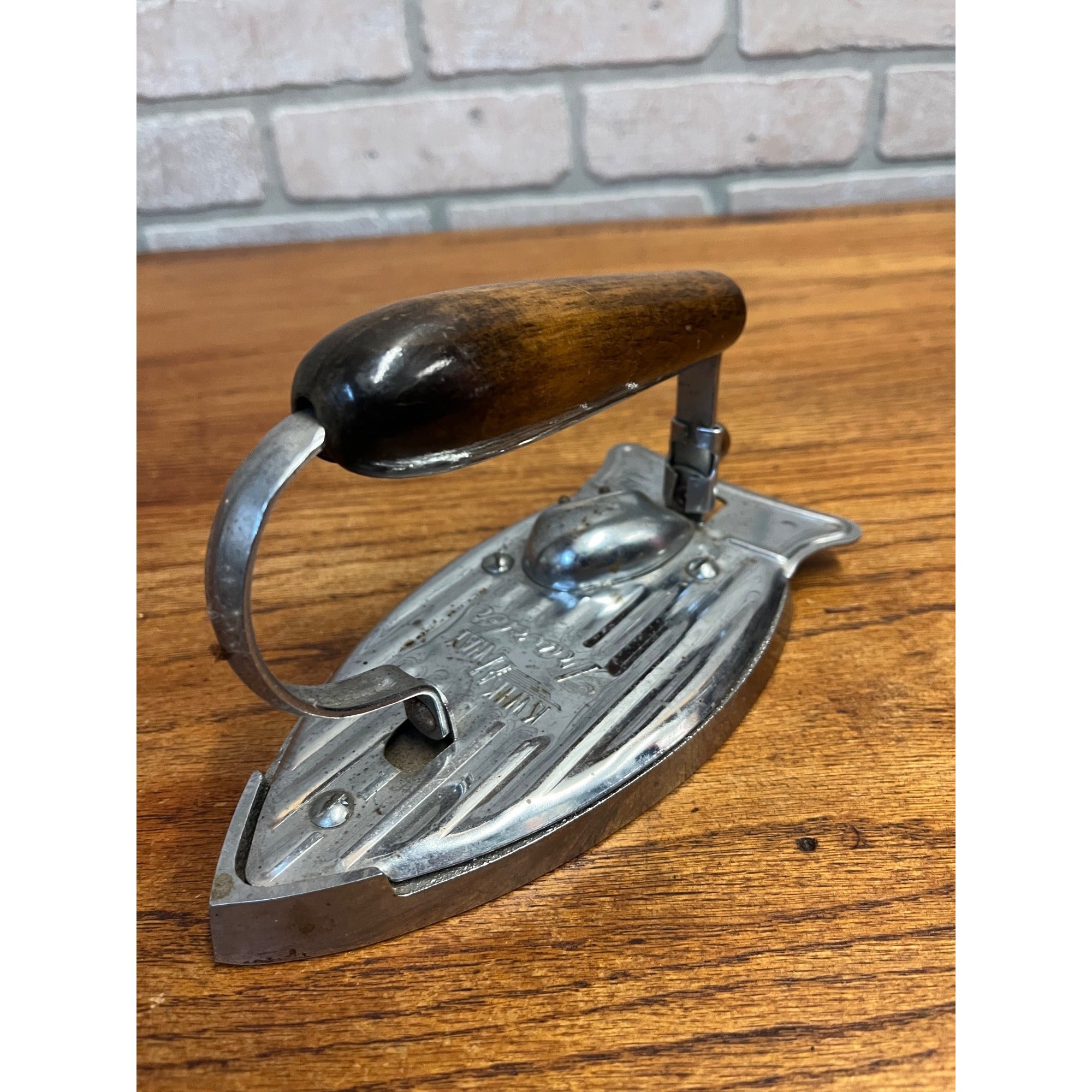 Vintage 1930s Art Deco Kwik Way Traveler Clothes Iron w/Wood Handle