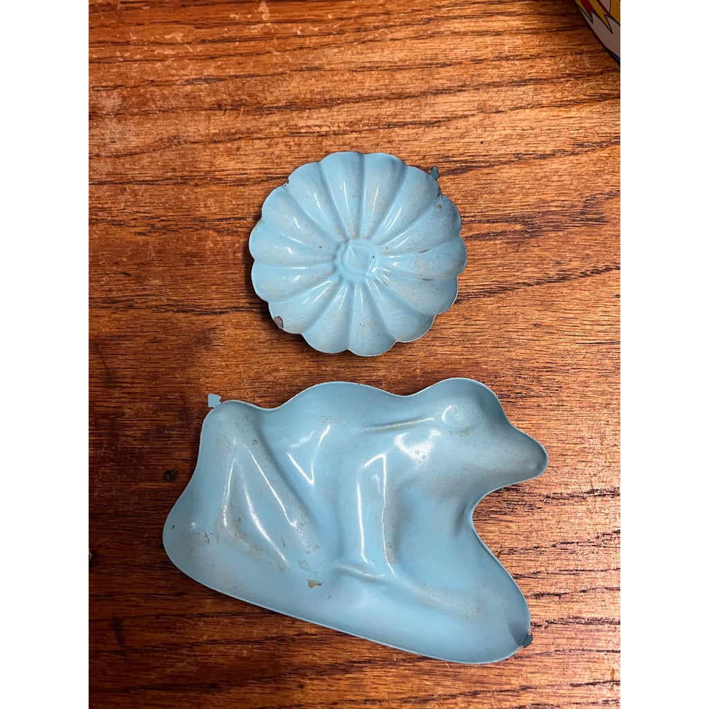 Vintage Ohio Art Tin Litho Toy Beach Set Sand Sifter + Frog & Beach Ball Mold
