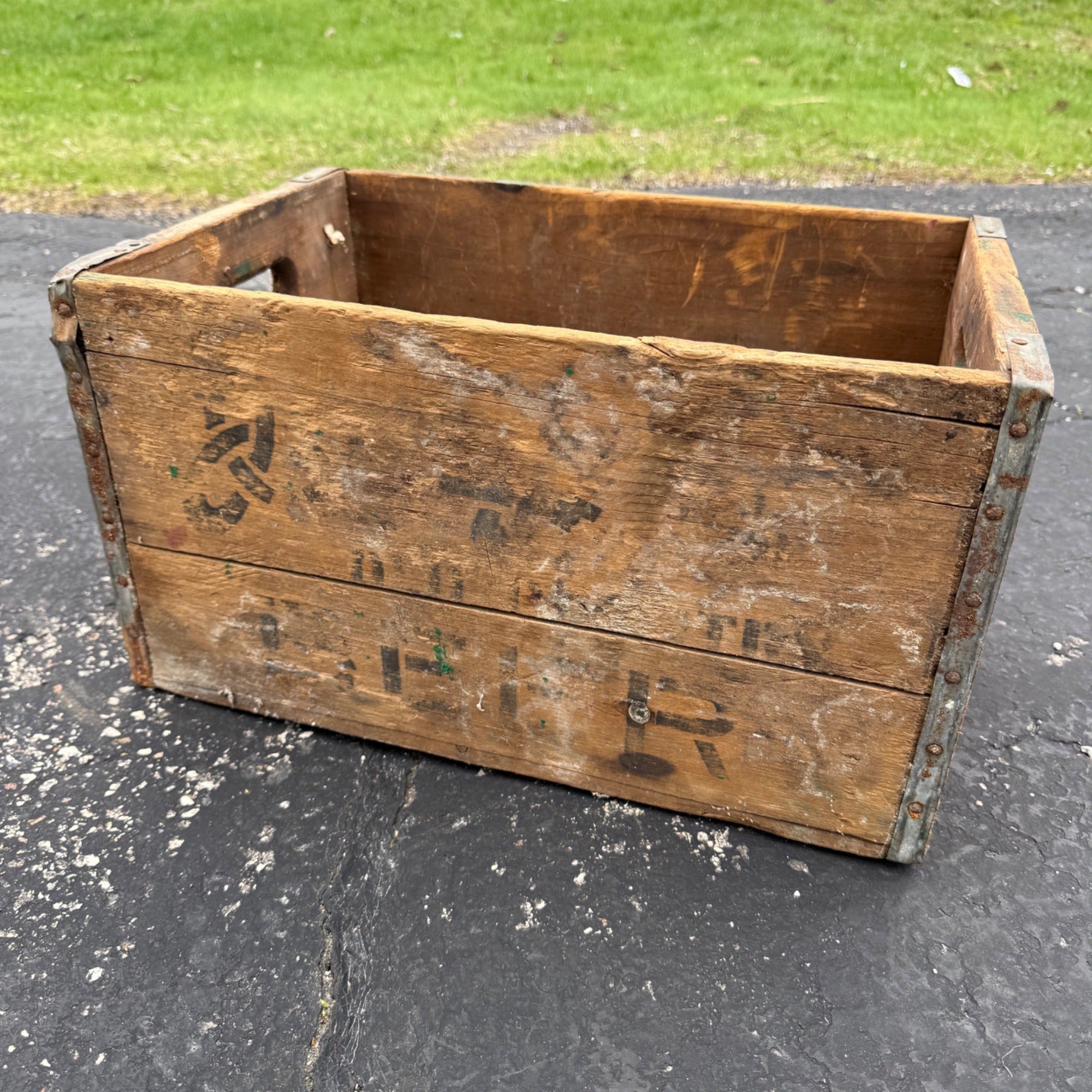 RARE Vintage Jung Old Country Beer Crate Random Lake Wisconsin Wis WI