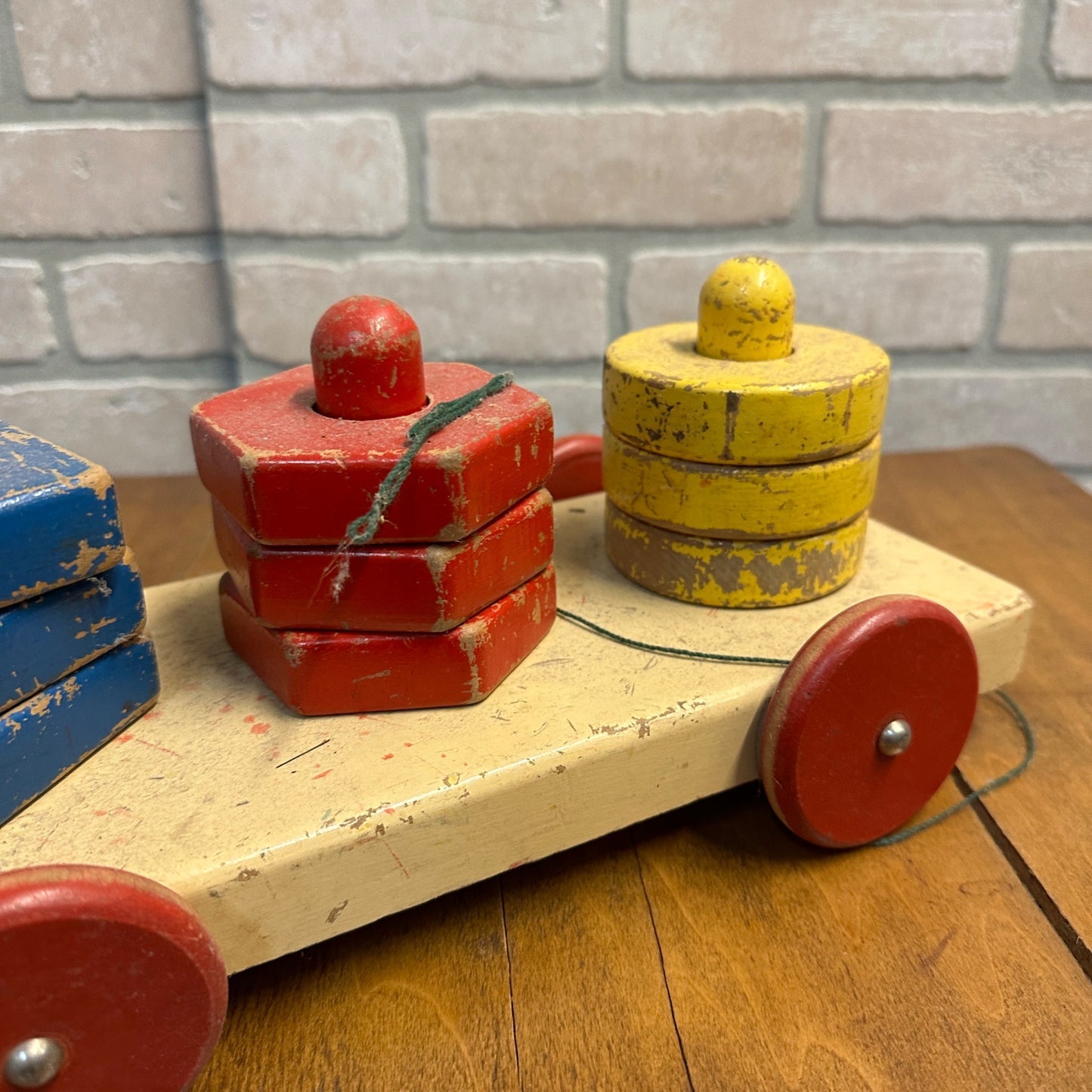 VINTAGE PLAYSKOOL CLASSIC PULL BEHIND TOY - WOODEN WAGON W WOOD SHAPES & DOWELS