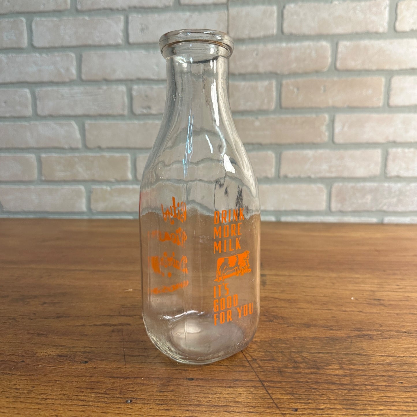 Vintage Quart City View Dairy Oshkosh Wis Milkl Bottle ACL Orange