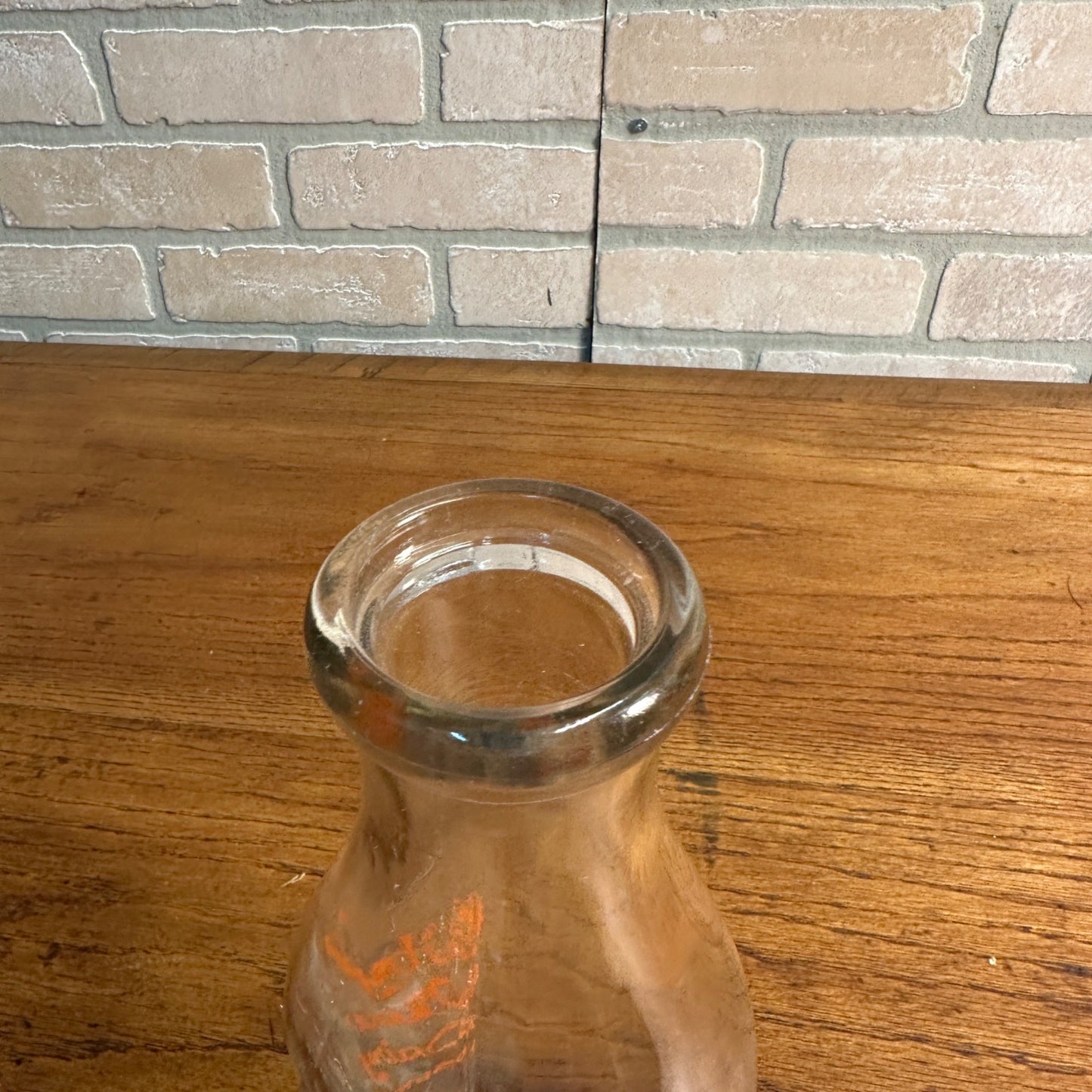 Vintage Quart City View Dairy Oshkosh Wis Milkl Bottle ACL Orange