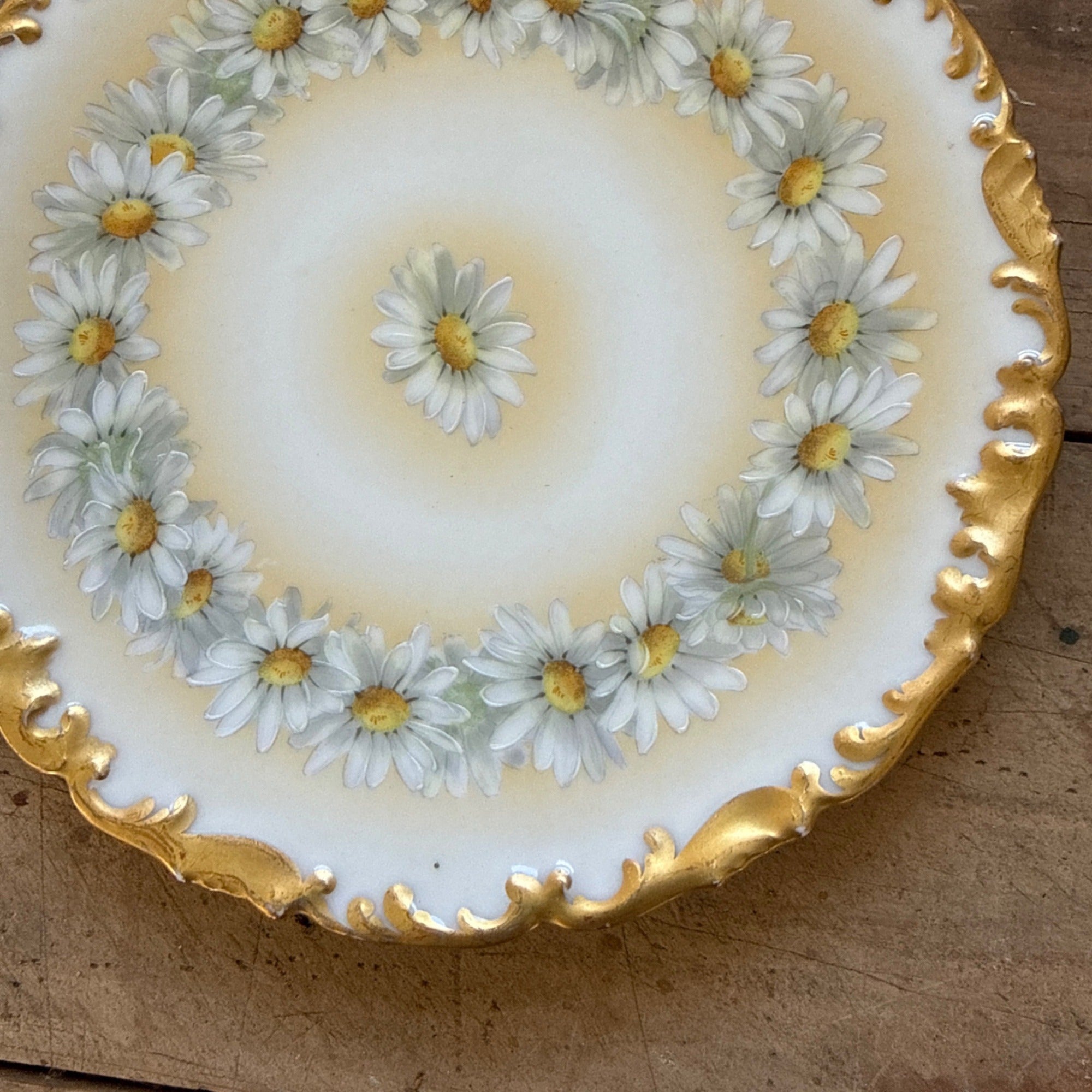 Vintage Tressemanes & Vogt Daisies 8.25" Salad Luncheon Plate TRV18 T&V France