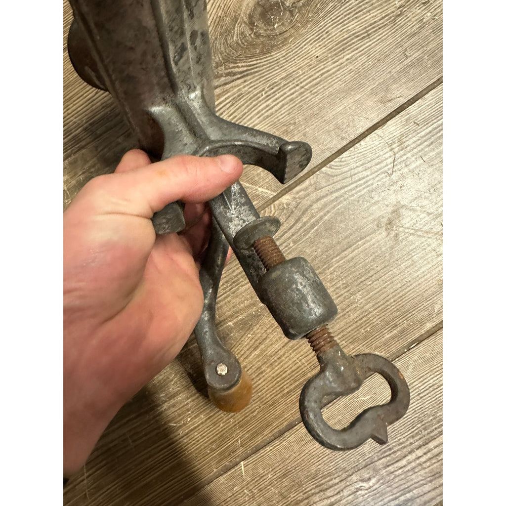 VINTAGE 1930S MORAVIA #8 CRANK MEAT GRINDER CHOPPER CZECHOSLOVAKIA CAST IRON