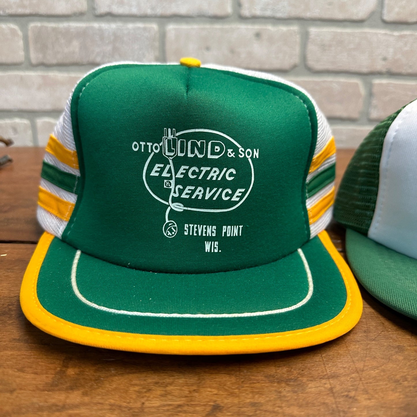 (2) LIND ELECTRIC STEVENS POINT WIS GREEN THREE STRIPE RETRO SNAPBACK HAT