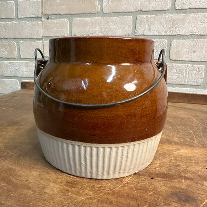 RED WING BROWN & WHITE BAILED BEAN POT WITH BAR HANDLE RIBBED