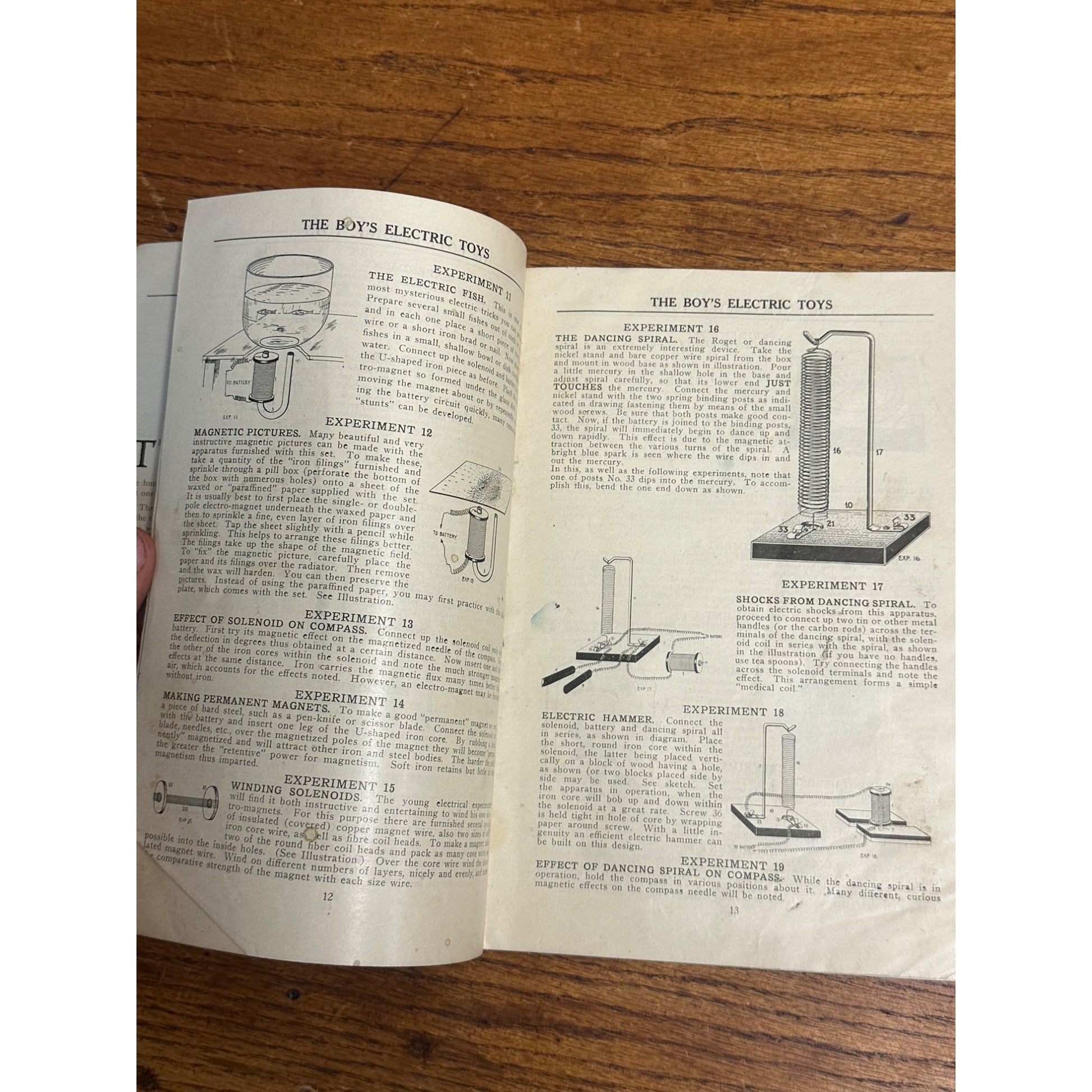 RARE 1917 Electro Importing Co "The Boy's Electric Toys" Experiment Booklet