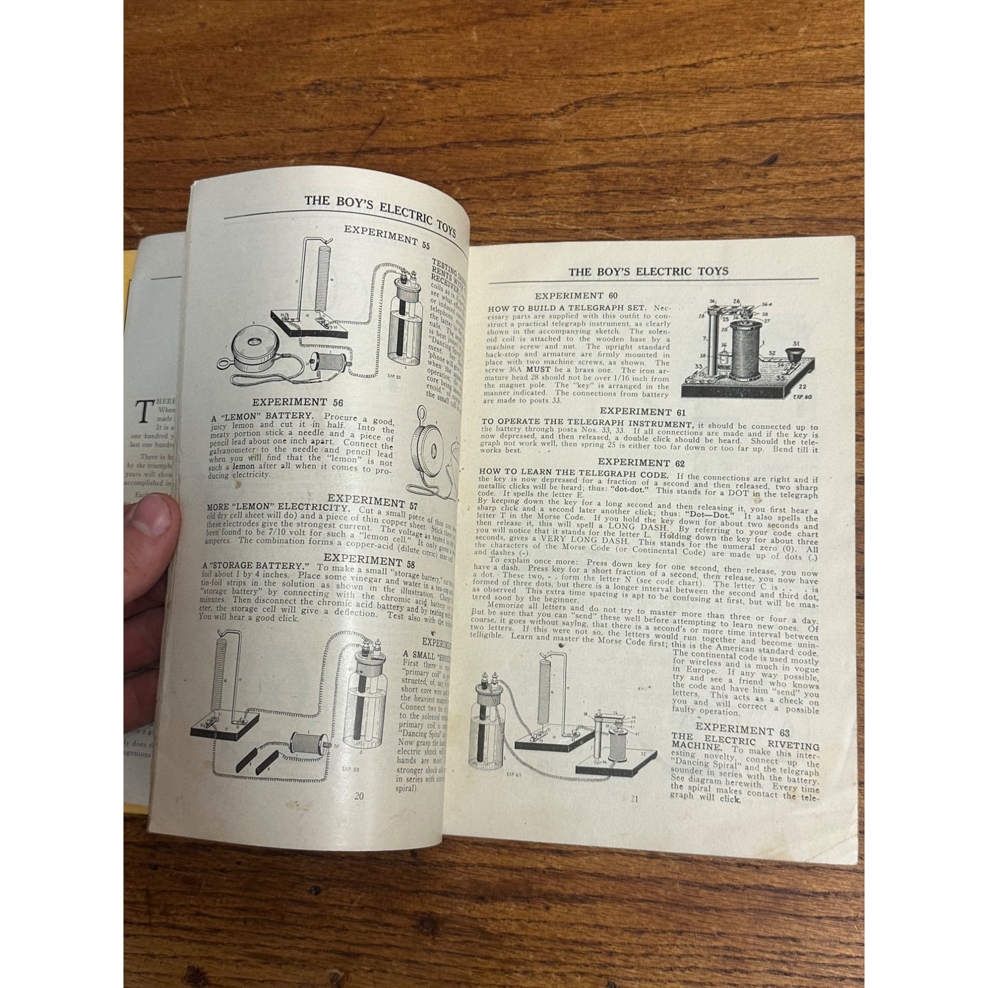 RARE 1917 Electro Importing Co "The Boy's Electric Toys" Experiment Booklet
