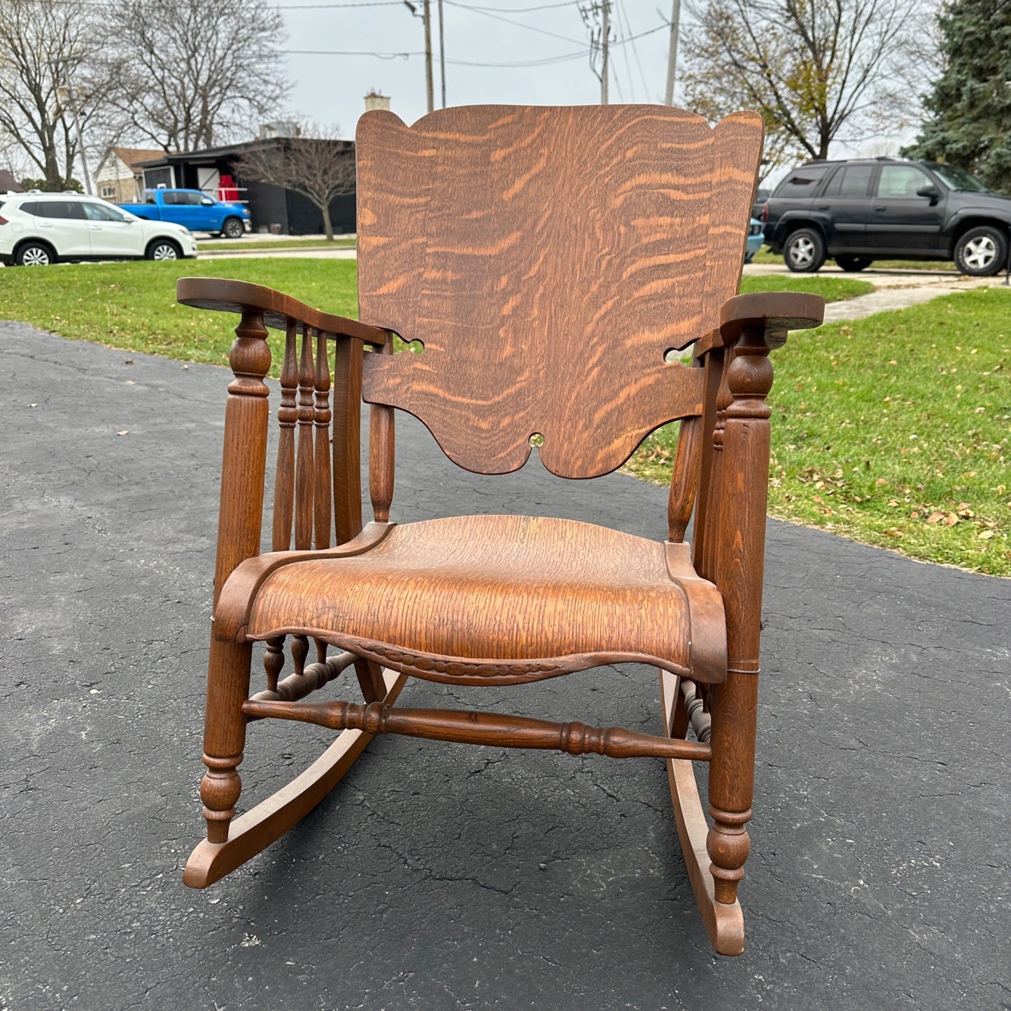 Antique Wide Quartersawn Oak Wooden Rocking Chair