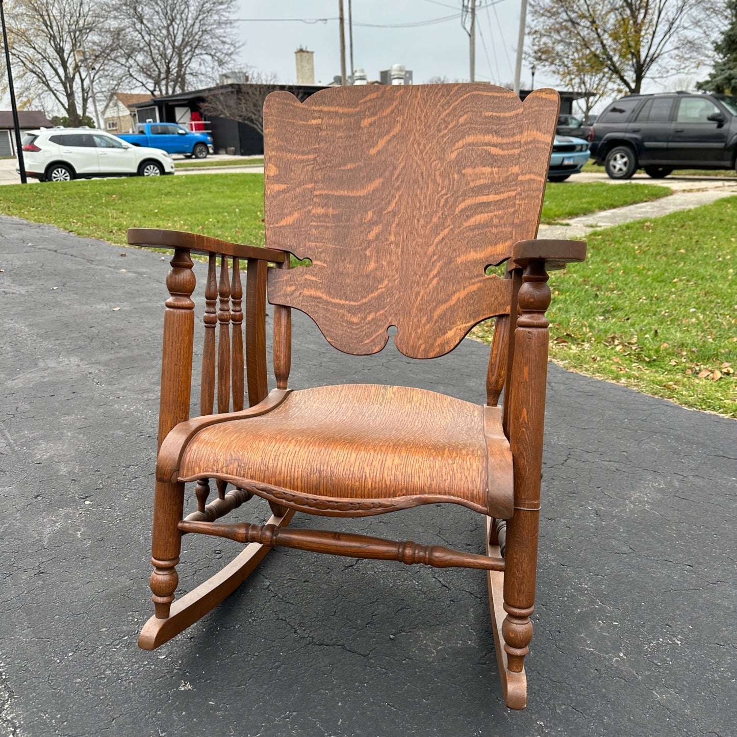 Antique Wide Quartersawn Oak Wooden Rocking Chair