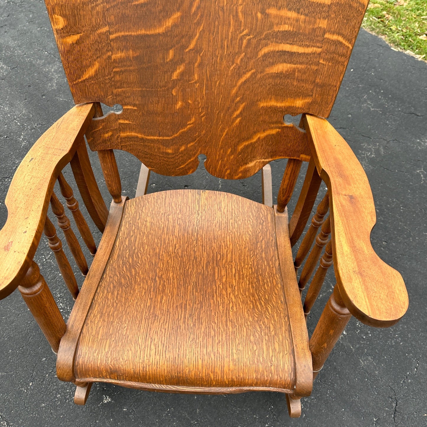 Antique Wide Quartersawn Oak Wooden Rocking Chair