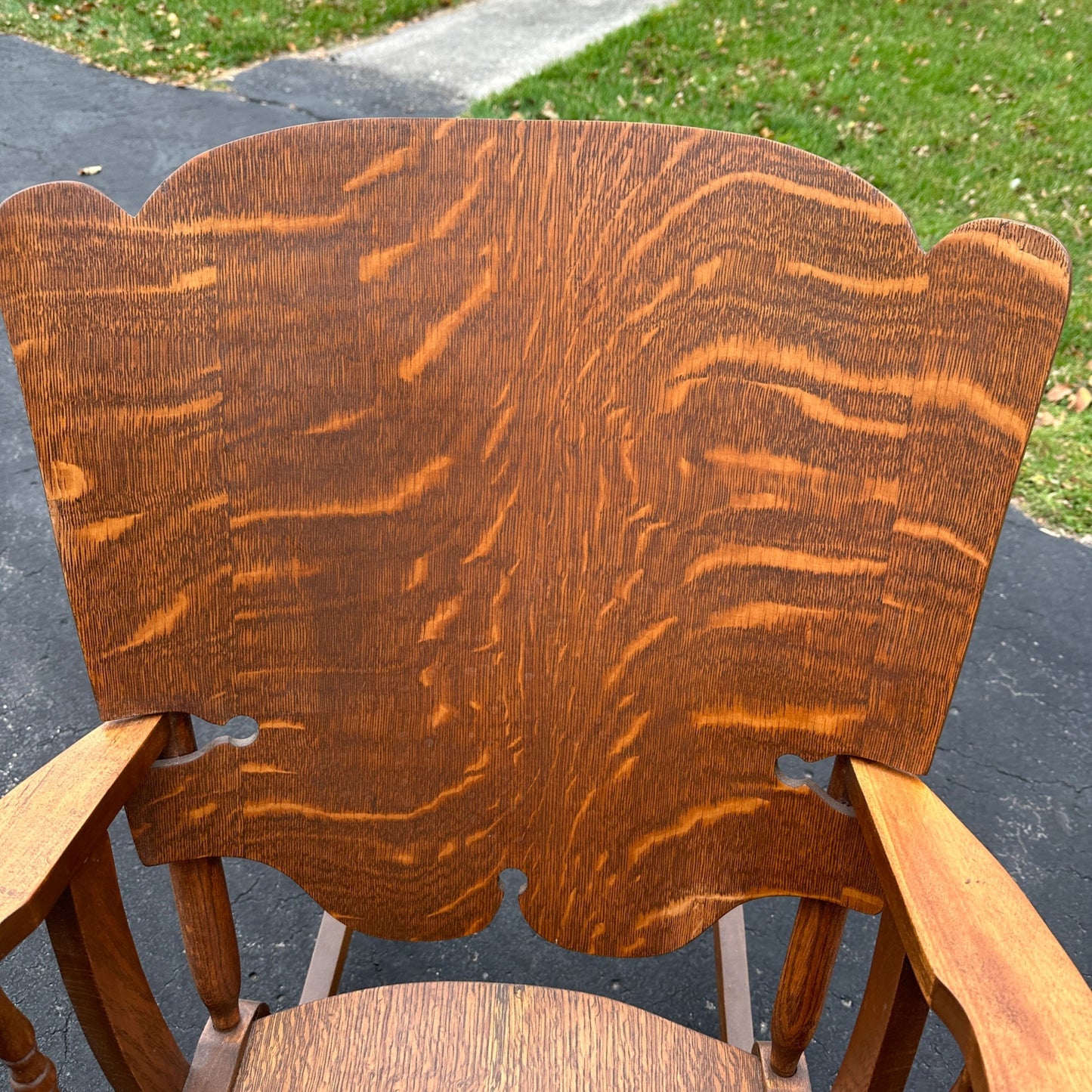 Antique Wide Quartersawn Oak Wooden Rocking Chair