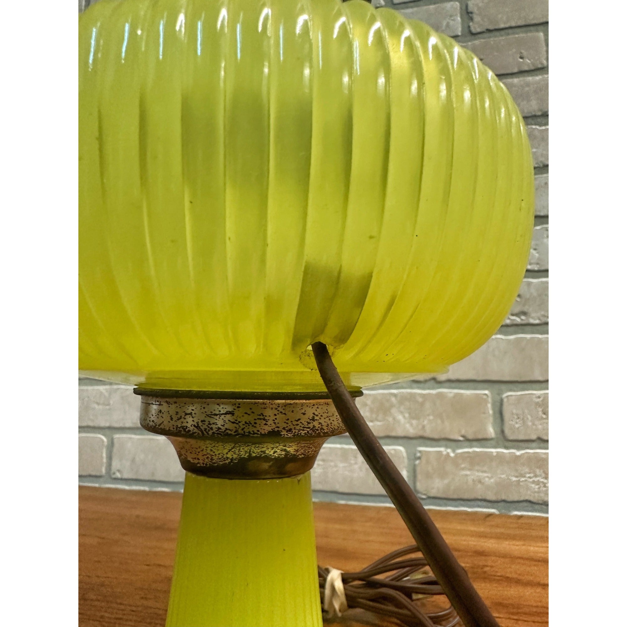 RARE Aladdin Yellow Moonstone Vertique Lamp Uranium Glows- Converted