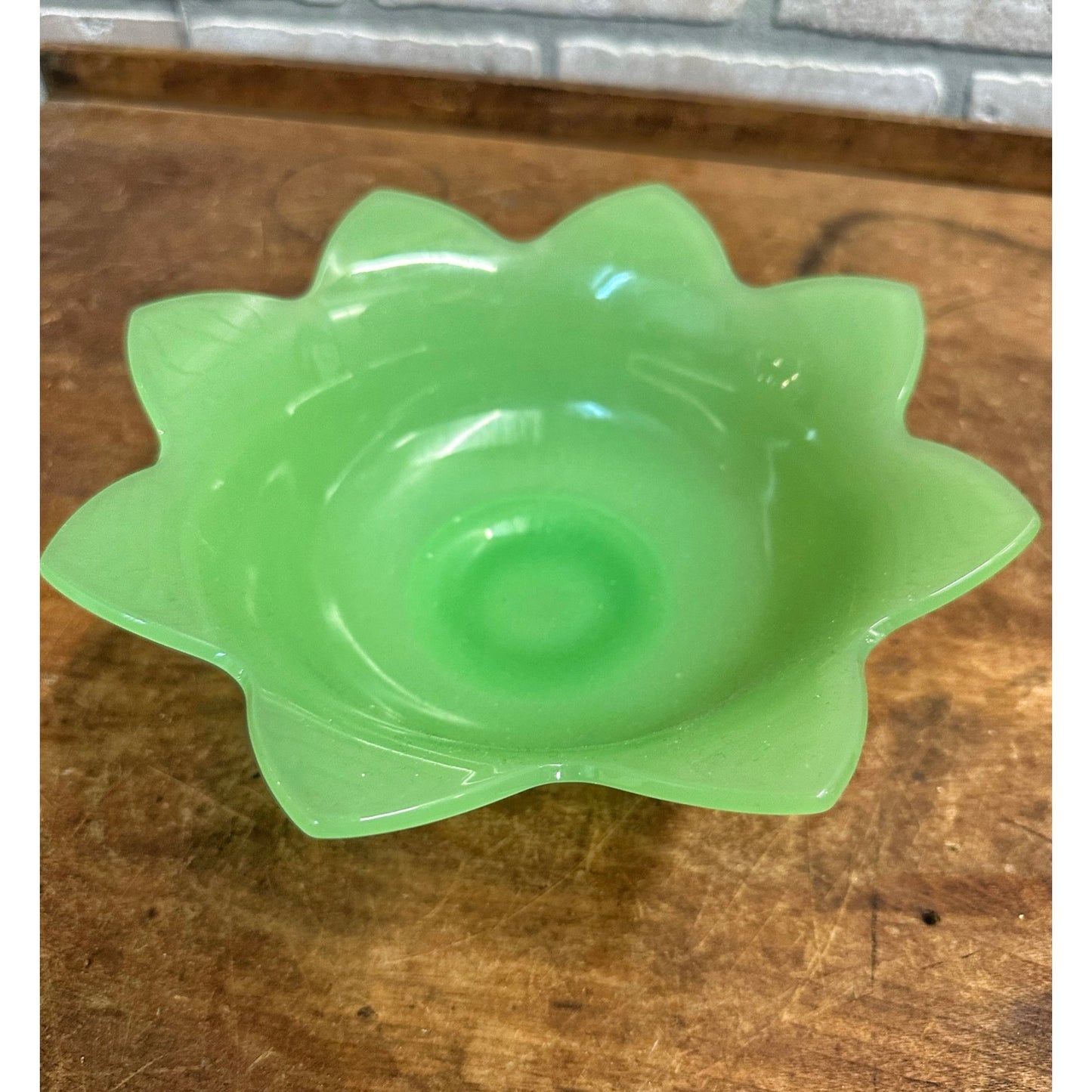 FENTON GLASS JADE GREEN JADEITE LOTUS SCALLOPED POINTED FLARED FOOTED BOWL